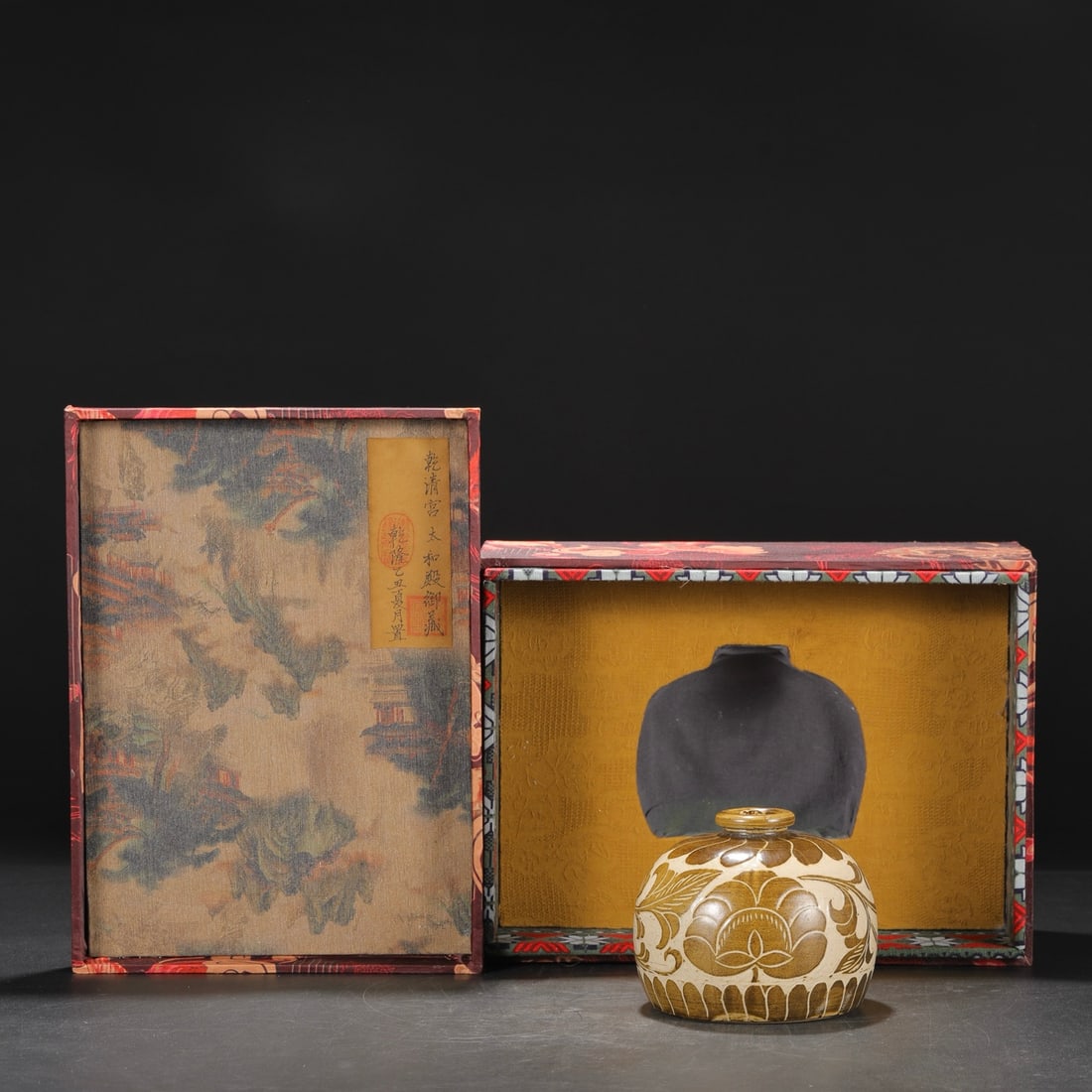 An Exquisite Cizhou yao Brown Color Flower Pattern Pomegranate-Shaped Vase (1 of 8)