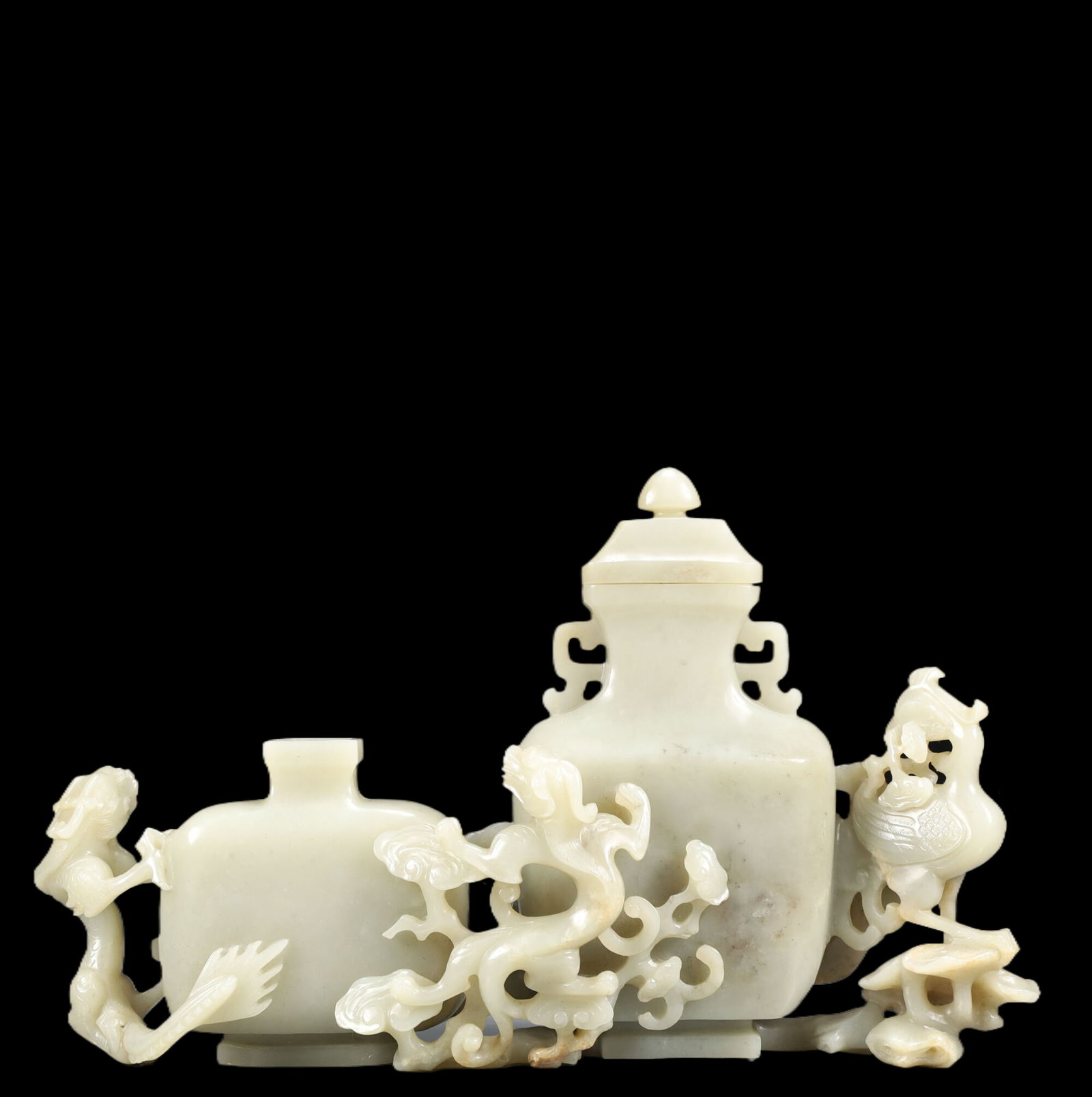 An Exquisite Sapphire Dragon and Phoenix Pattern Vase: An Exquisite Sapphire Dragon and Phoenix Pattern Vase, Qing Dynasty, China, Size:10.6inx2.8inx6.7in, Weight:1685g