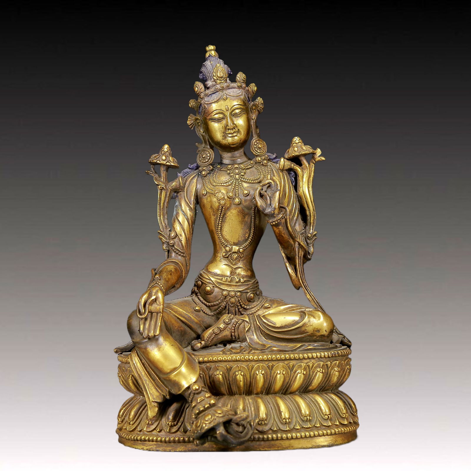 A Solemn Gilt Bronze Statue of Sakyamuni: A Solemn Gilt Bronze Statue of Sakyamuni,Ming Dynasty, China,Size:6.3inx5.1inx10.6in,Weight:3380g 铜鎏金释迦摩尼像，明代