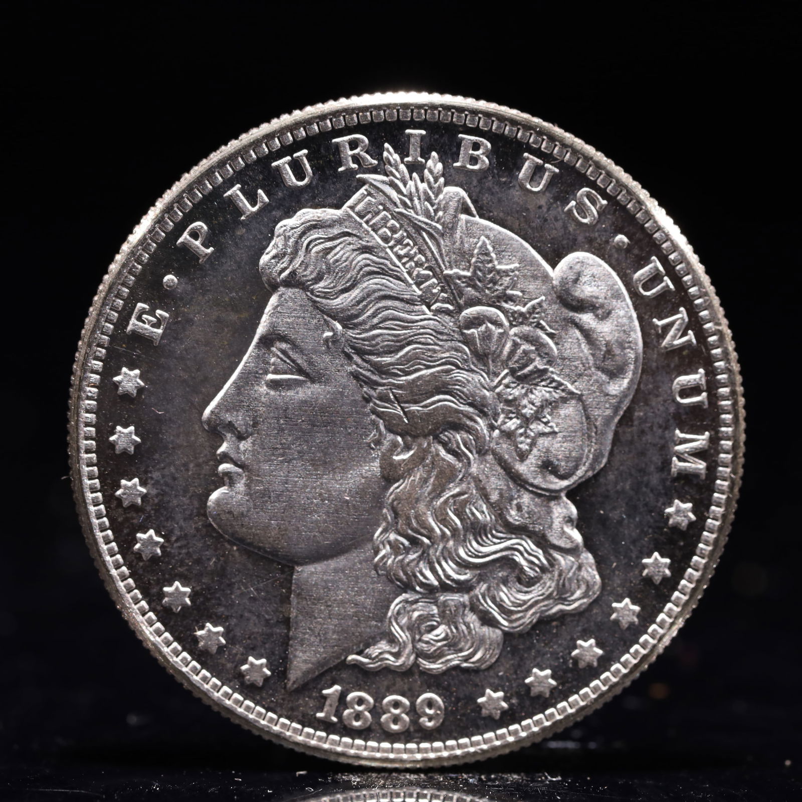 USA Morgan Dollar 1889 Coin: Obv: profile bust with date below and E PLURIBUS UNUM legend and stars around. Rev: eagle with In God we trust above within wreath with UNITED STATES OF AMERICA ONE DOLLAR legend. IN GOD WE TRUST / LI