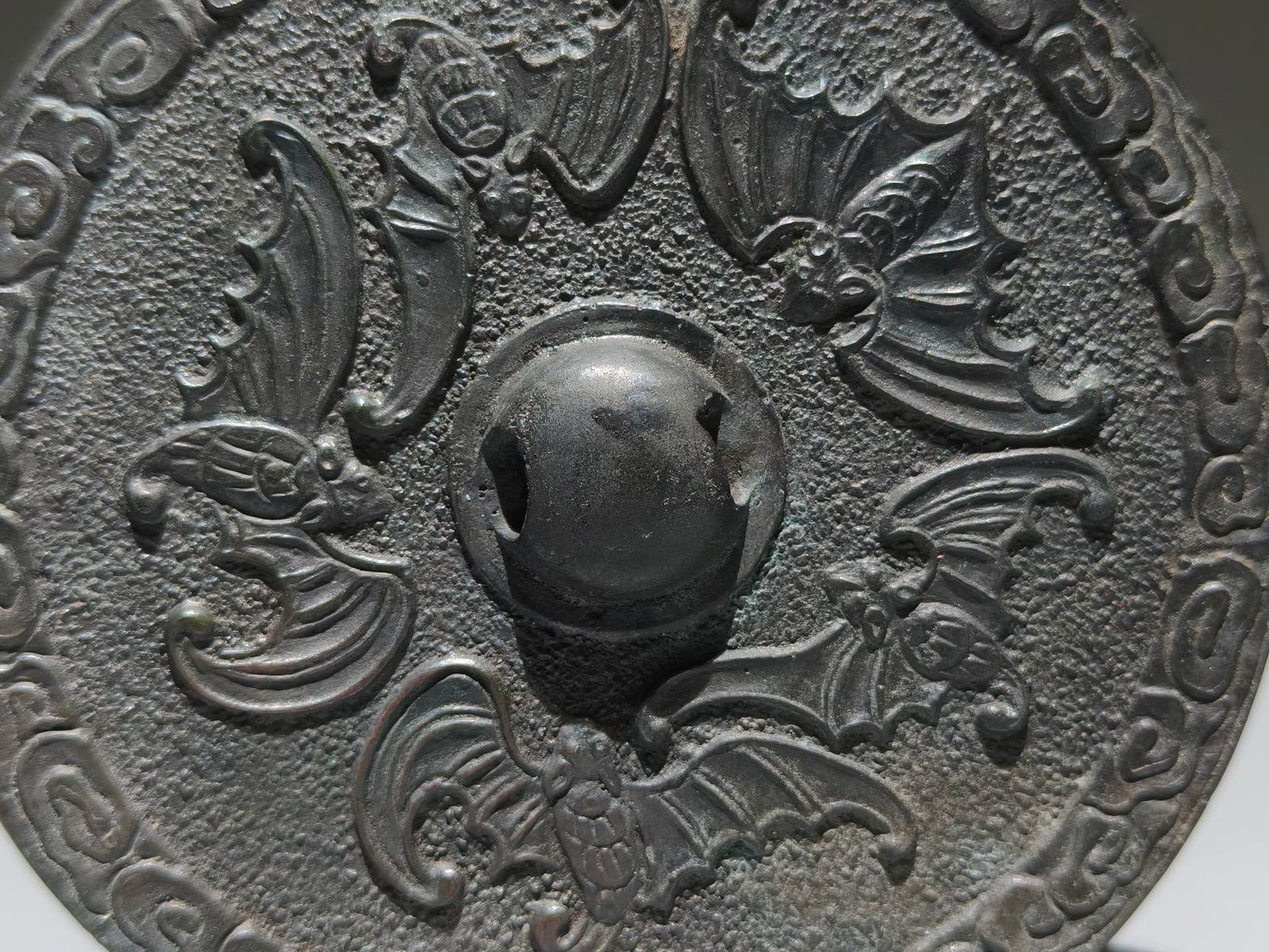 An Archaic Bronze Bats Pattern Round Mirror - 3