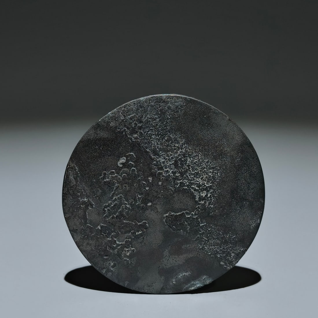 An Archaic Bronze Bats Pattern Round Mirror - 7
