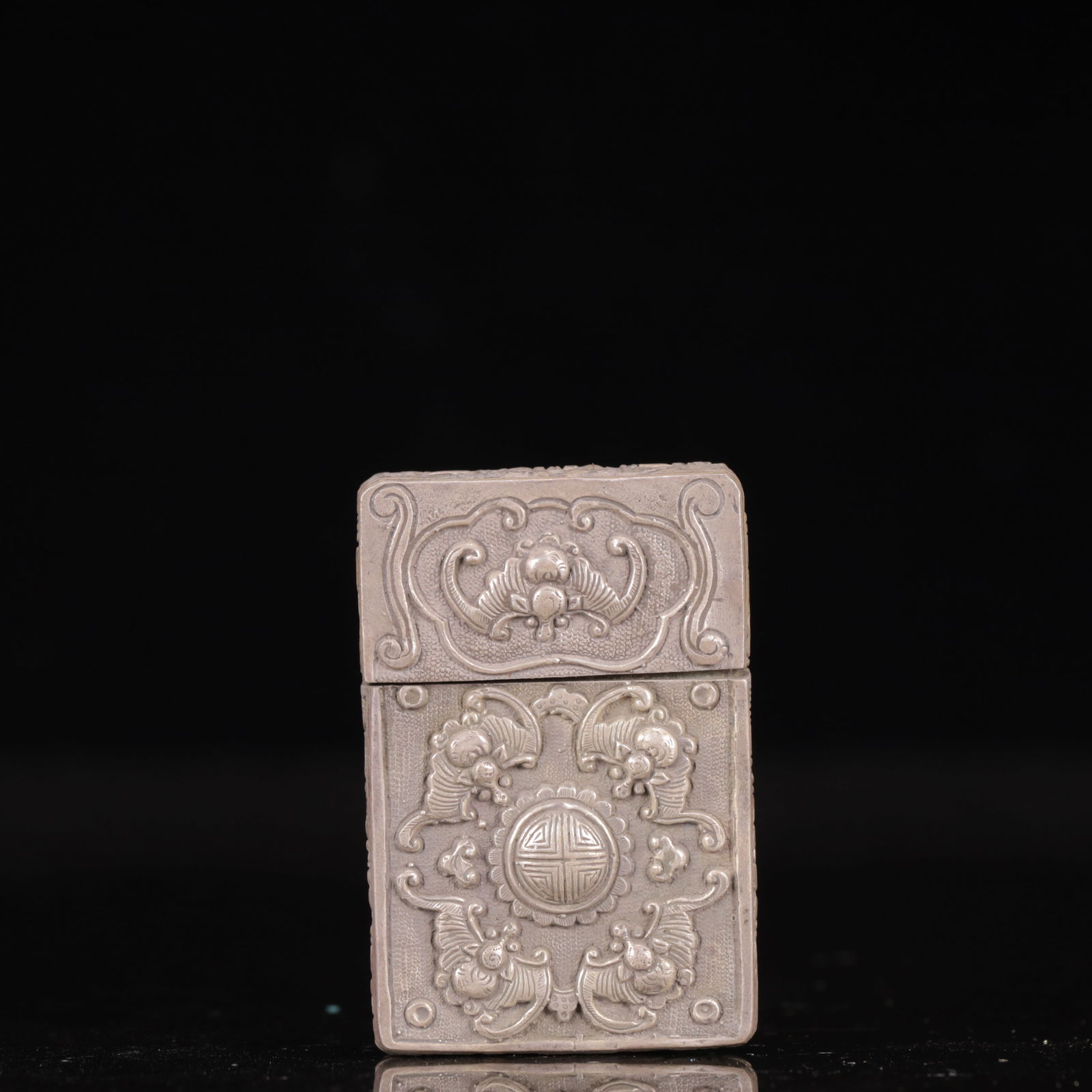 An Exquisite Silver Bats and Peach Pattern Box,Inlaid Gems (1 of 6)