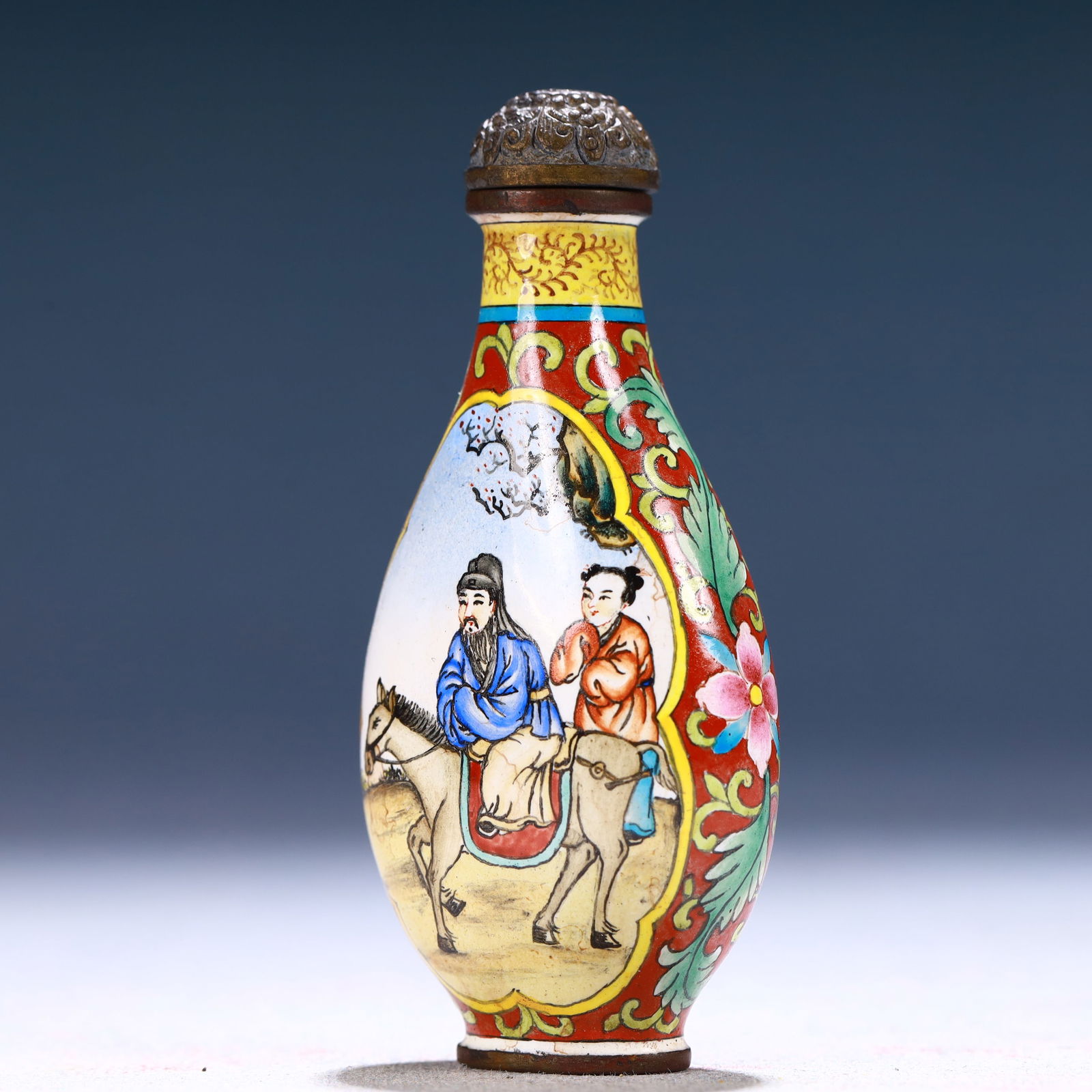 An Exquisite Painted Enamel Figure Pattern Snuff Bottle - 2