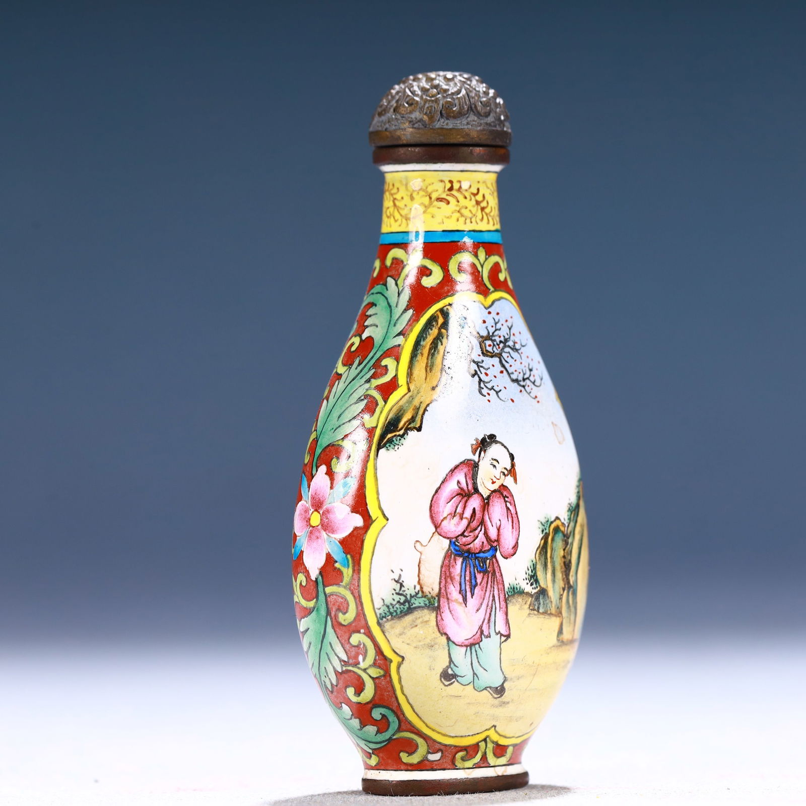 An Exquisite Painted Enamel Figure Pattern Snuff Bottle - 3