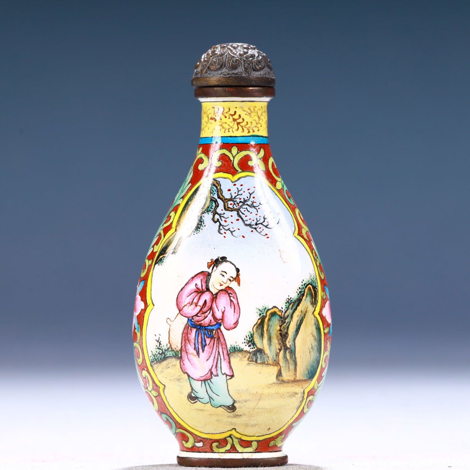 An Exquisite Painted Enamel Figure Pattern Snuff Bottle - 4