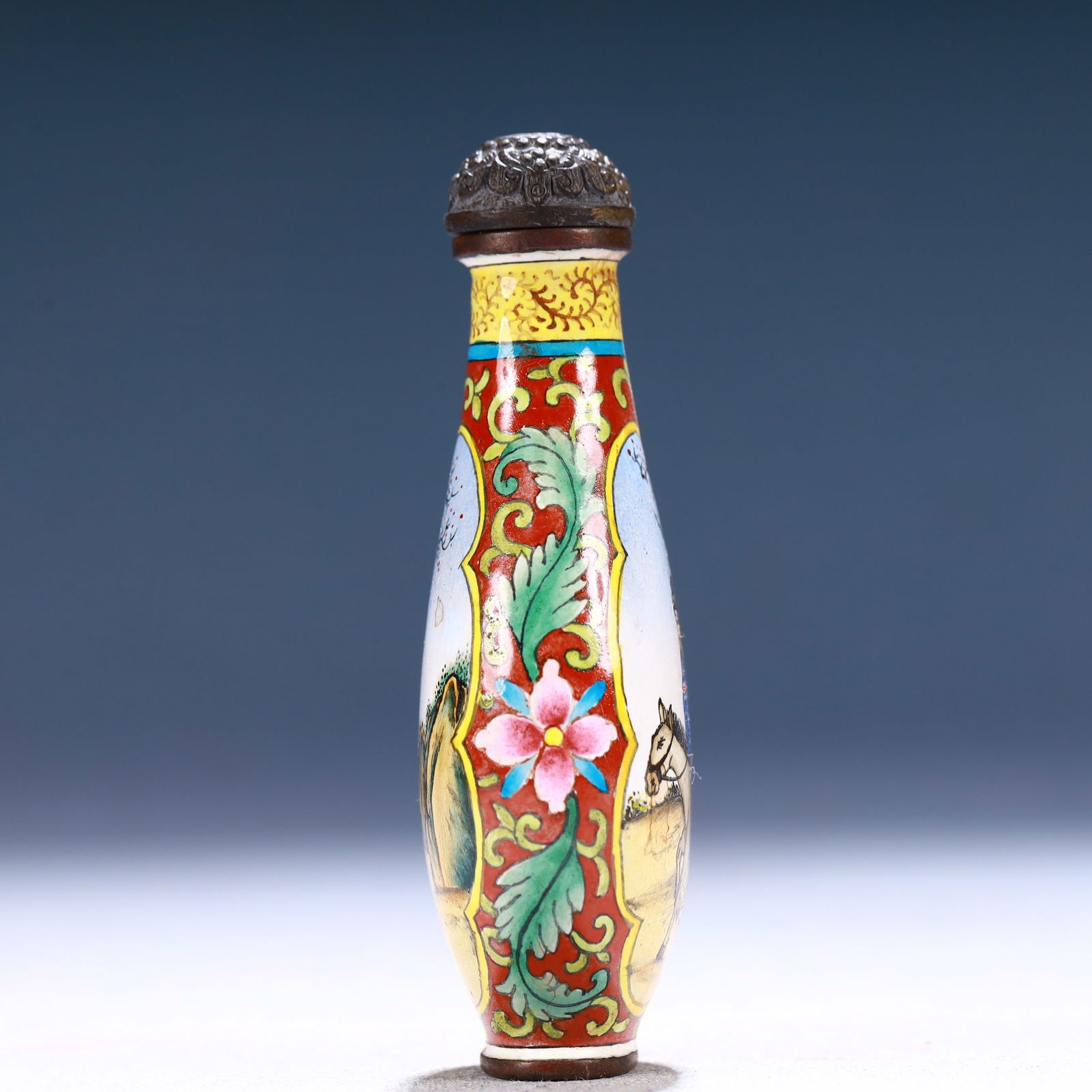 An Exquisite Painted Enamel Figure Pattern Snuff Bottle - 5