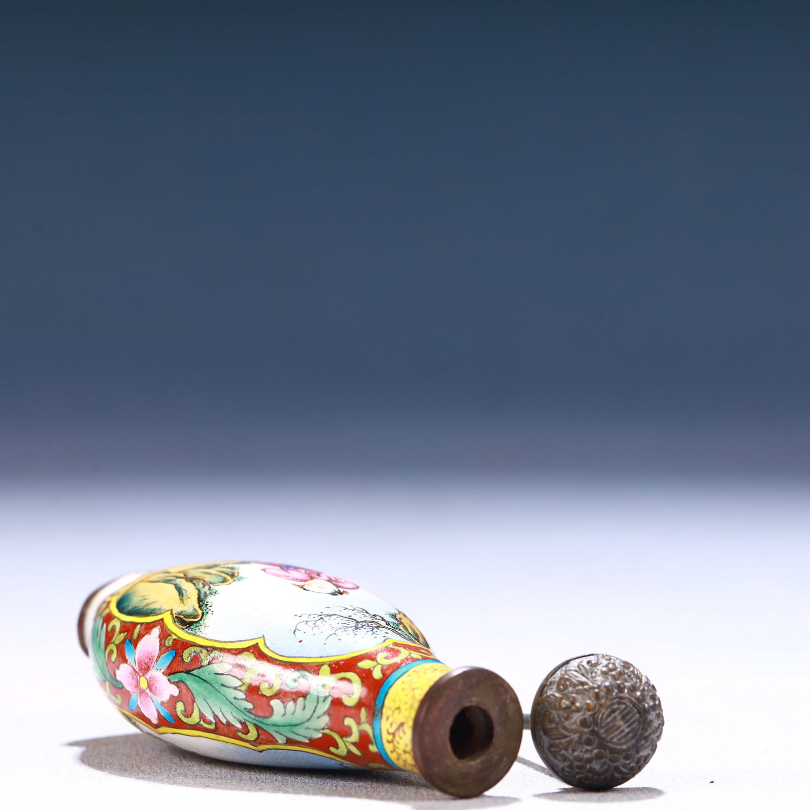 An Exquisite Painted Enamel Figure Pattern Snuff Bottle - 6