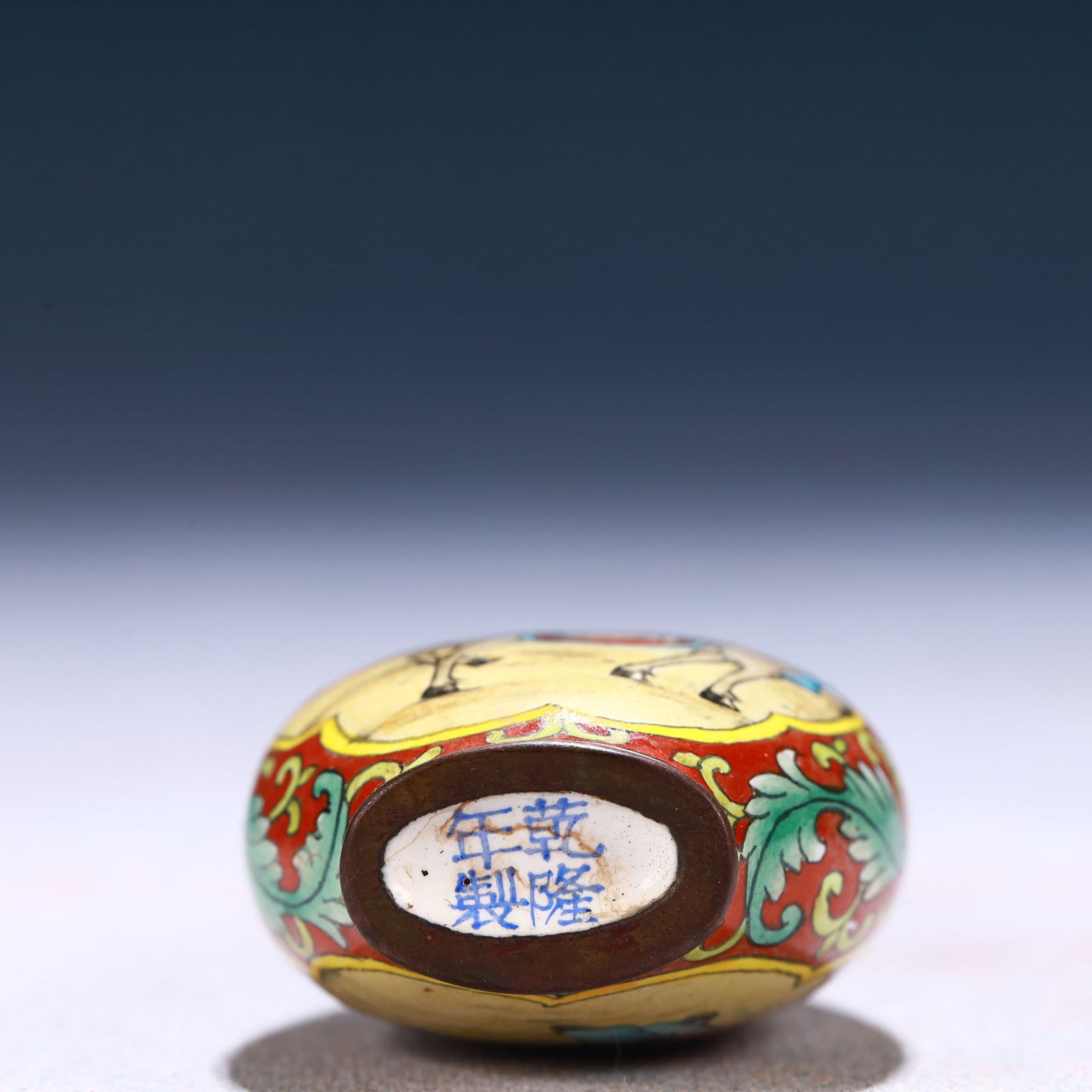 An Exquisite Painted Enamel Figure Pattern Snuff Bottle - 7