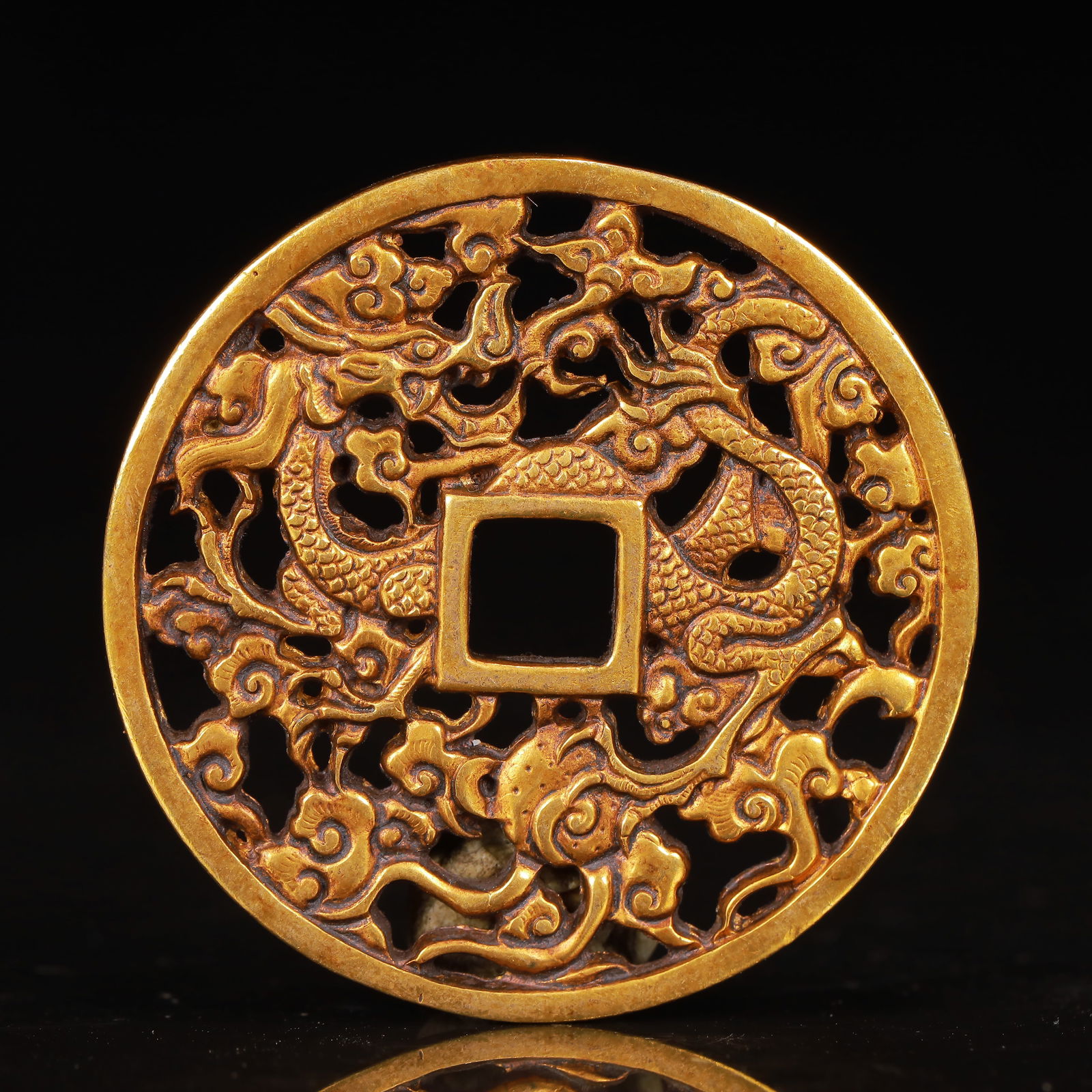 An Exquisite Gilt Bronze Dragon Pattern Coin (1 of 2)
