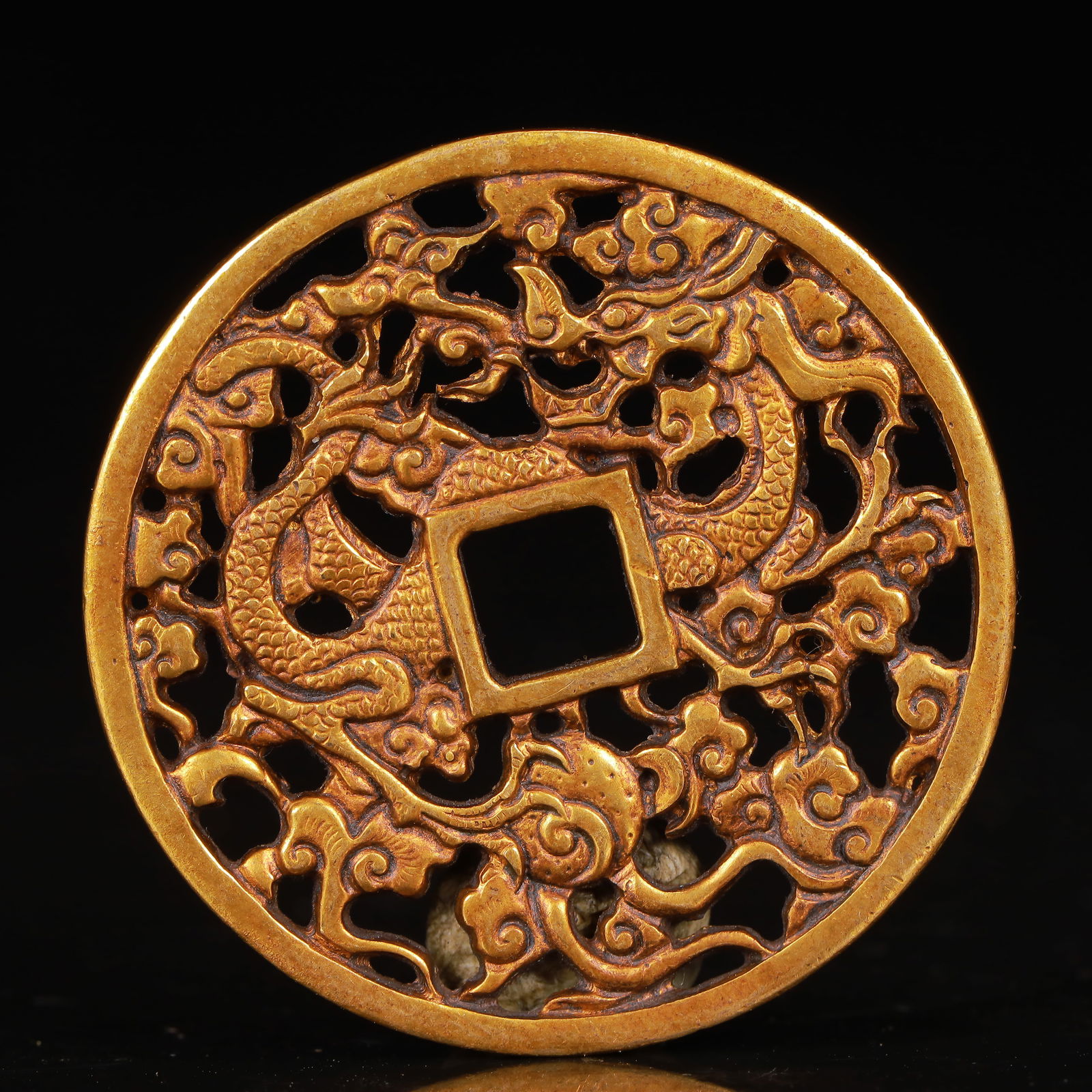 An Exquisite Gilt Bronze Dragon Pattern Coin - 2