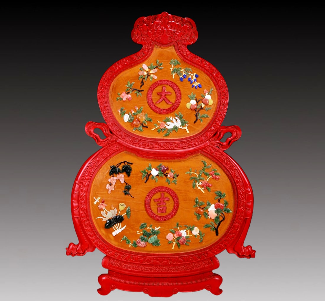 An Elaborate Lacquered Gem-Inlaid 'Bat& Peach' Gourd-Form Hanging Screen (1 of 4)