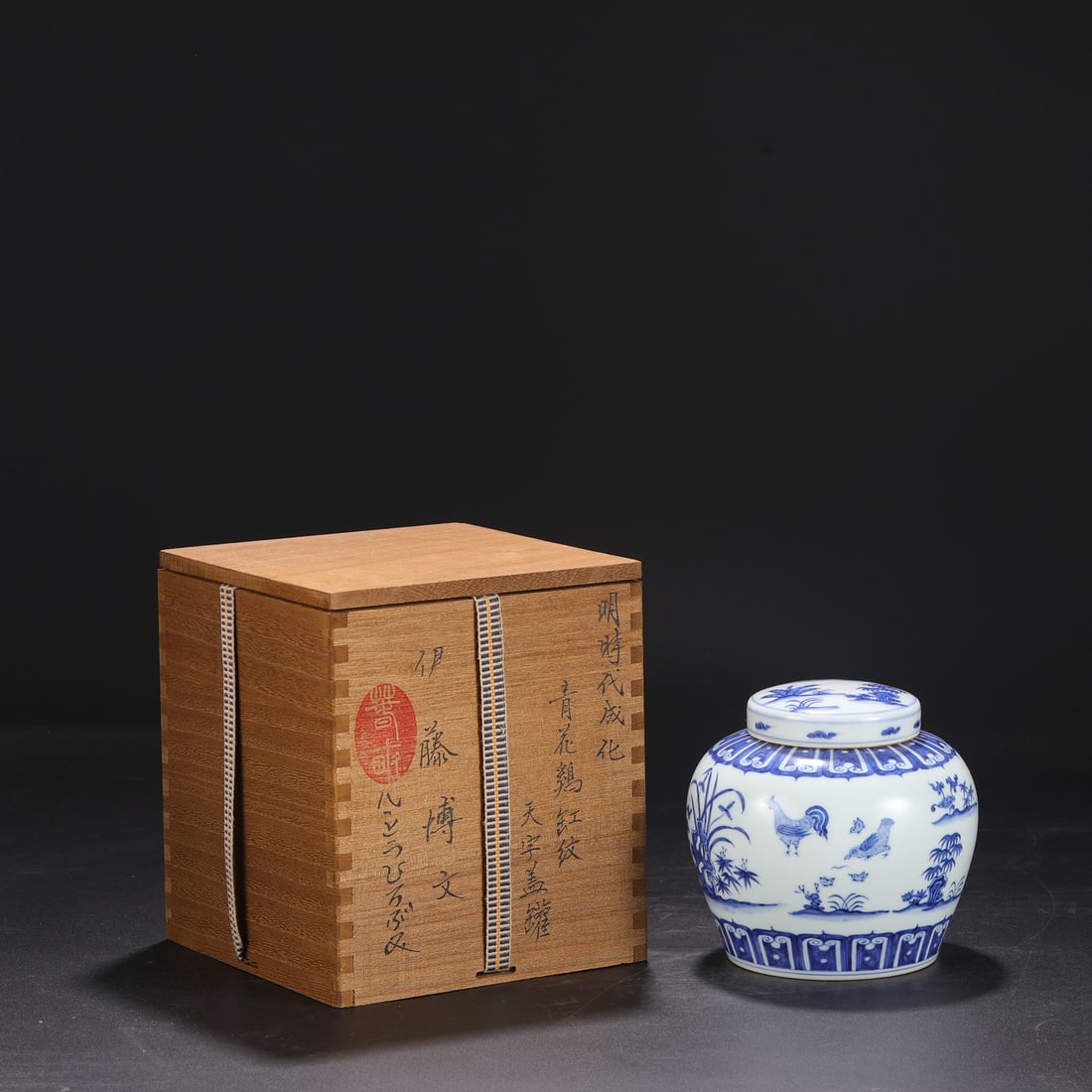 An Exquisite Blue and White Flower and Rooster Pattern Cover Jar (1 of 9)