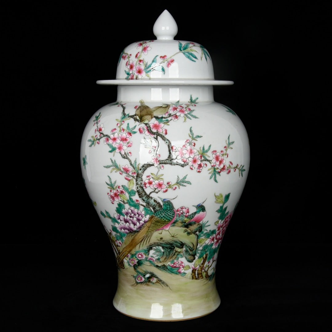 A Huge Famille-Rose Flower and Bird Pattern Cover Jar (1 of 8)