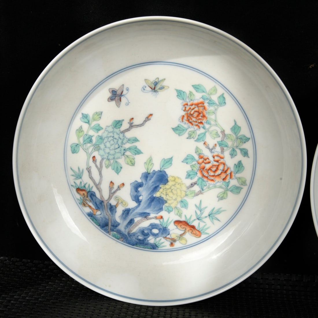 An Exquisite Doucai Flower and Butterfly Pattern Plate (1 of 8)