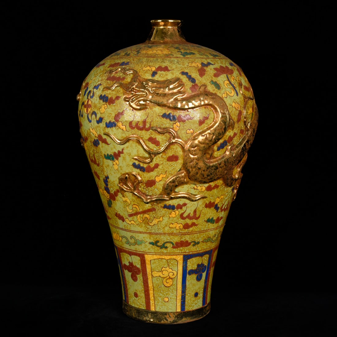 A Huge Yellow Ground Wucai Painted Gold Auspicious Cloud and Dragon Pattern Vase (1 of 8)