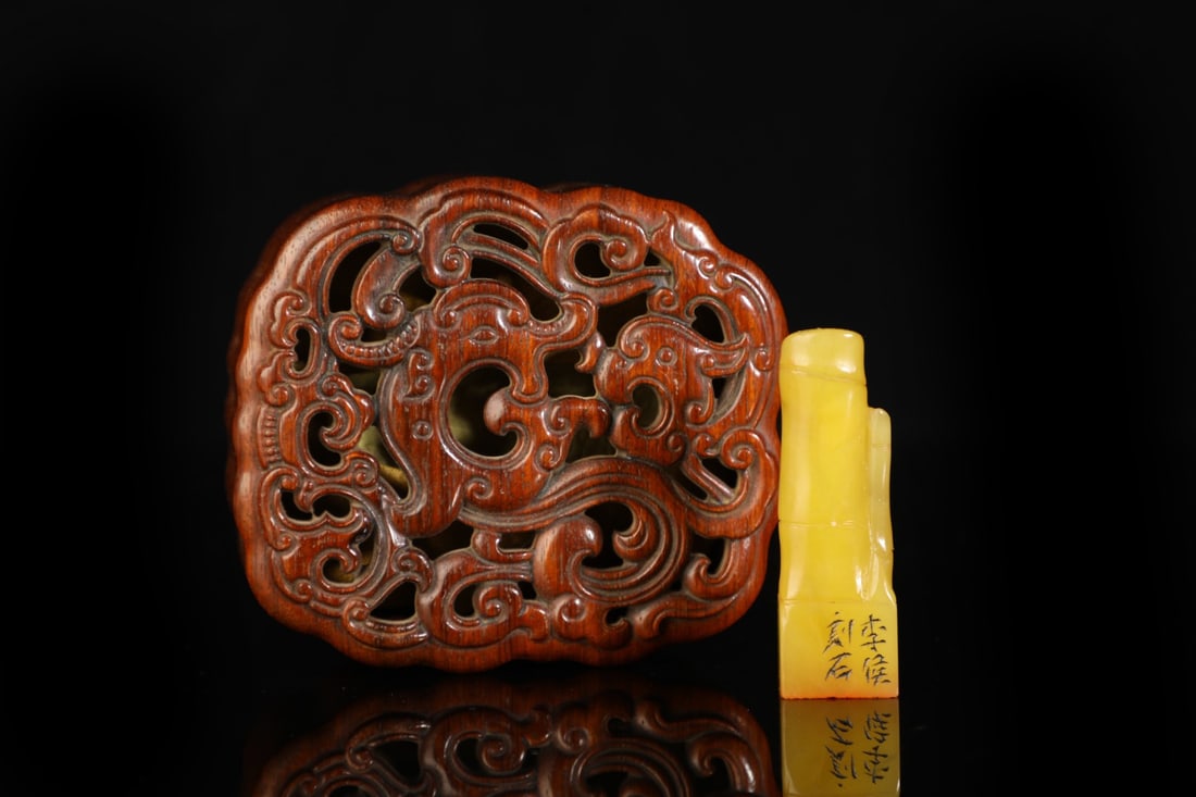 An Exquisite Tianhuang Stone Bamboo Pattern Seal: An Exquisite Tianhuang Stone Bamboo Pattern Seal,Qing Dynasty, China,With Mark,Size:2.2inx0.7in,Weight:23g 