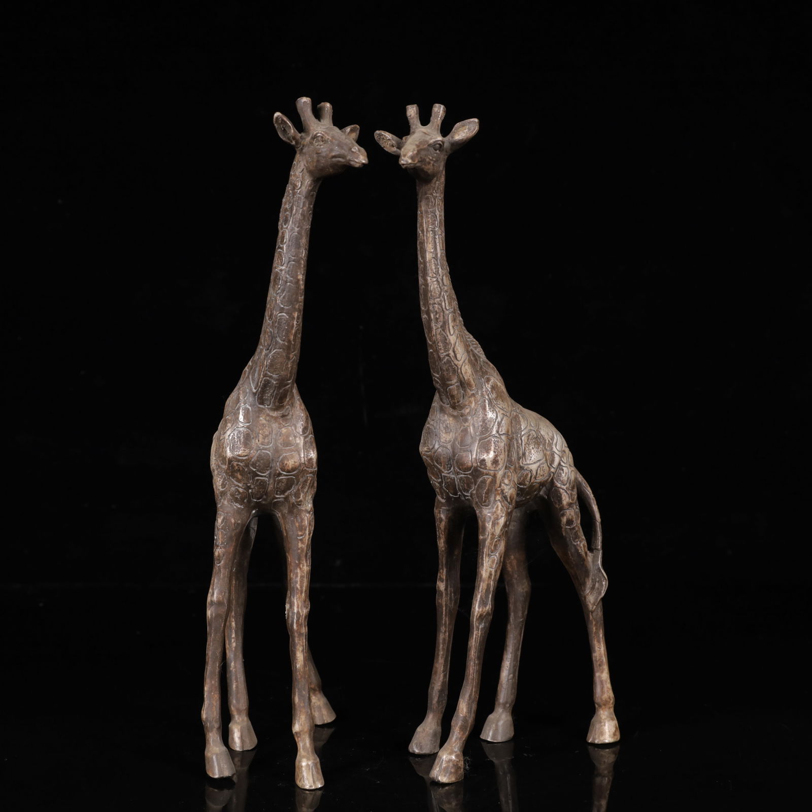 A Pair of Exquisite Silver Giraffe Ornaments (1 of 15)