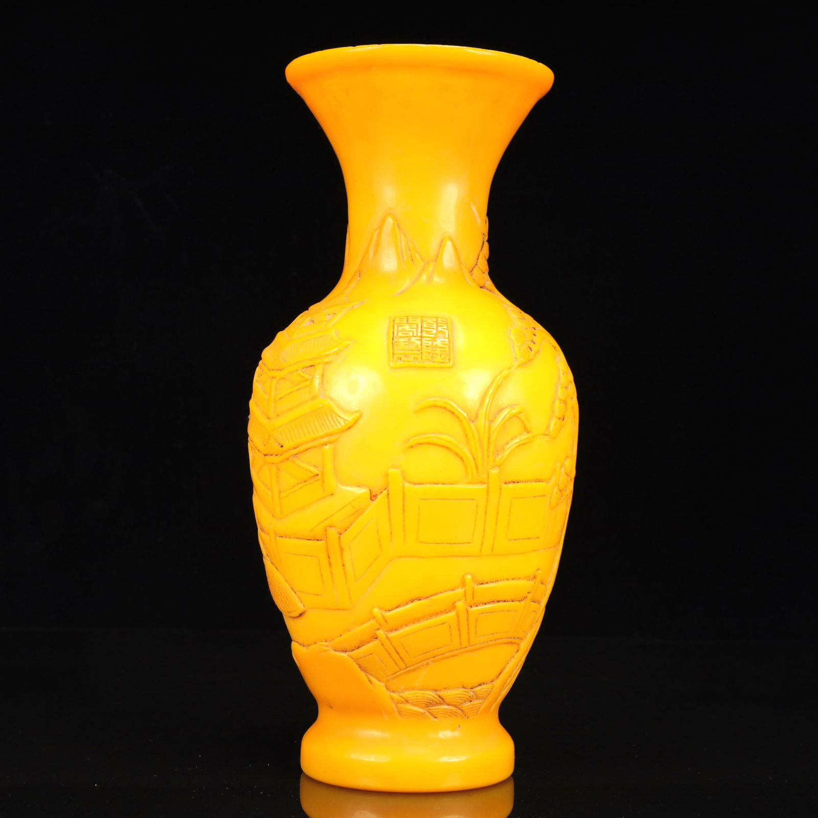 An Exquisite Glass Figure Pattern Vase - 11