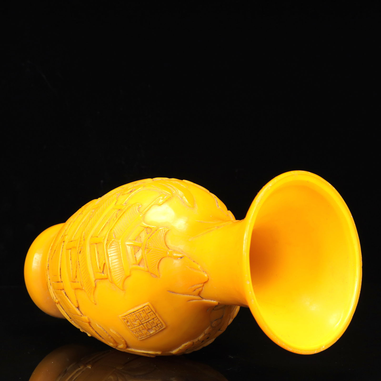 An Exquisite Glass Figure Pattern Vase - 13