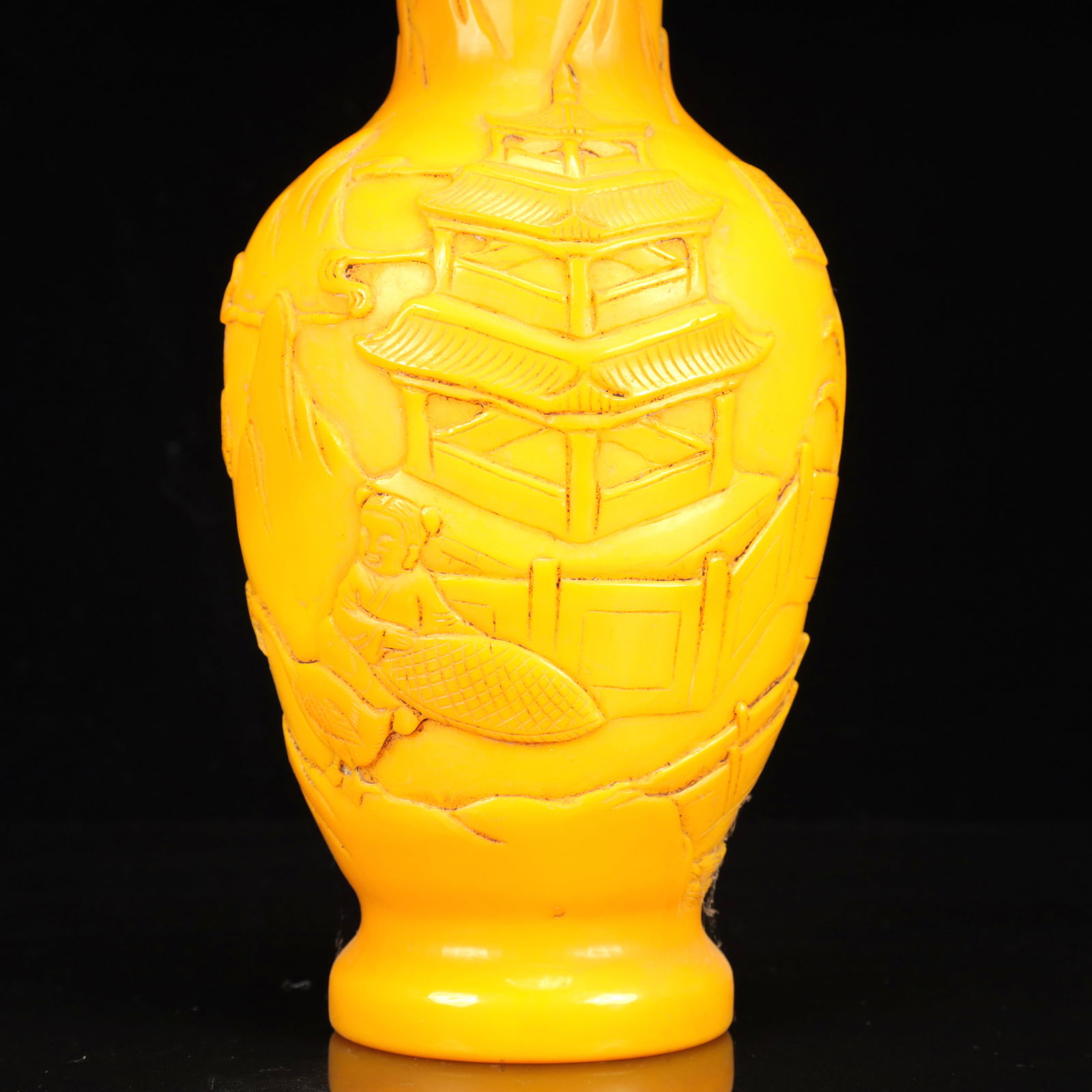 An Exquisite Glass Figure Pattern Vase - 2