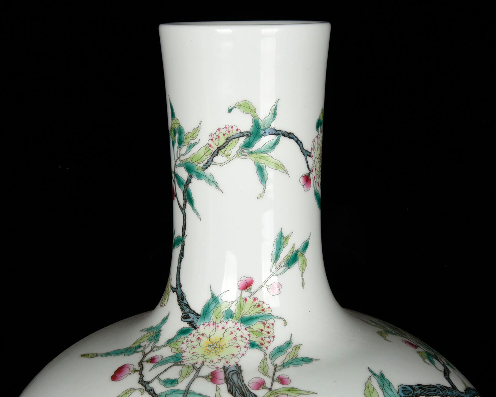 A Huge Enamel Peach Pattern Vase - 2