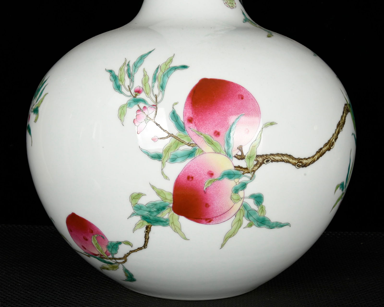 A Huge Enamel Peach Pattern Vase - 5