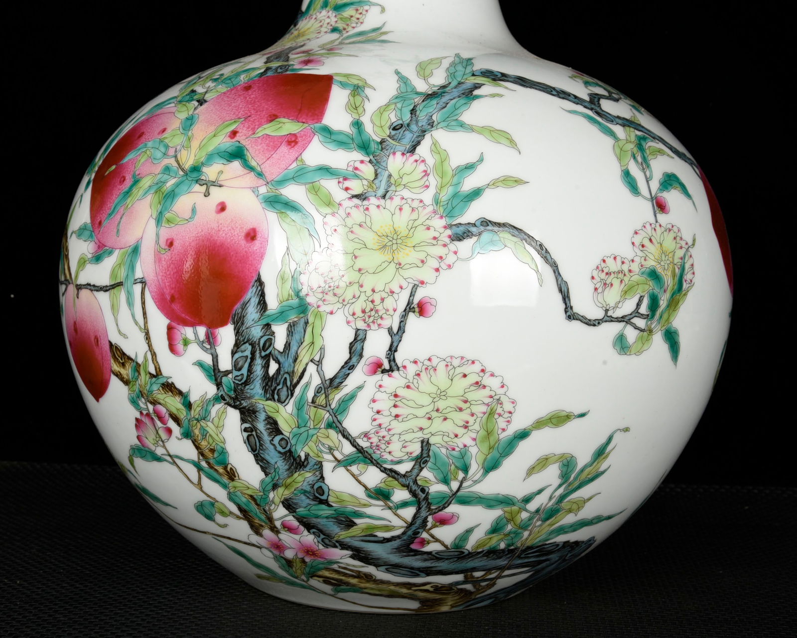 A Huge Enamel Peach Pattern Vase - 8