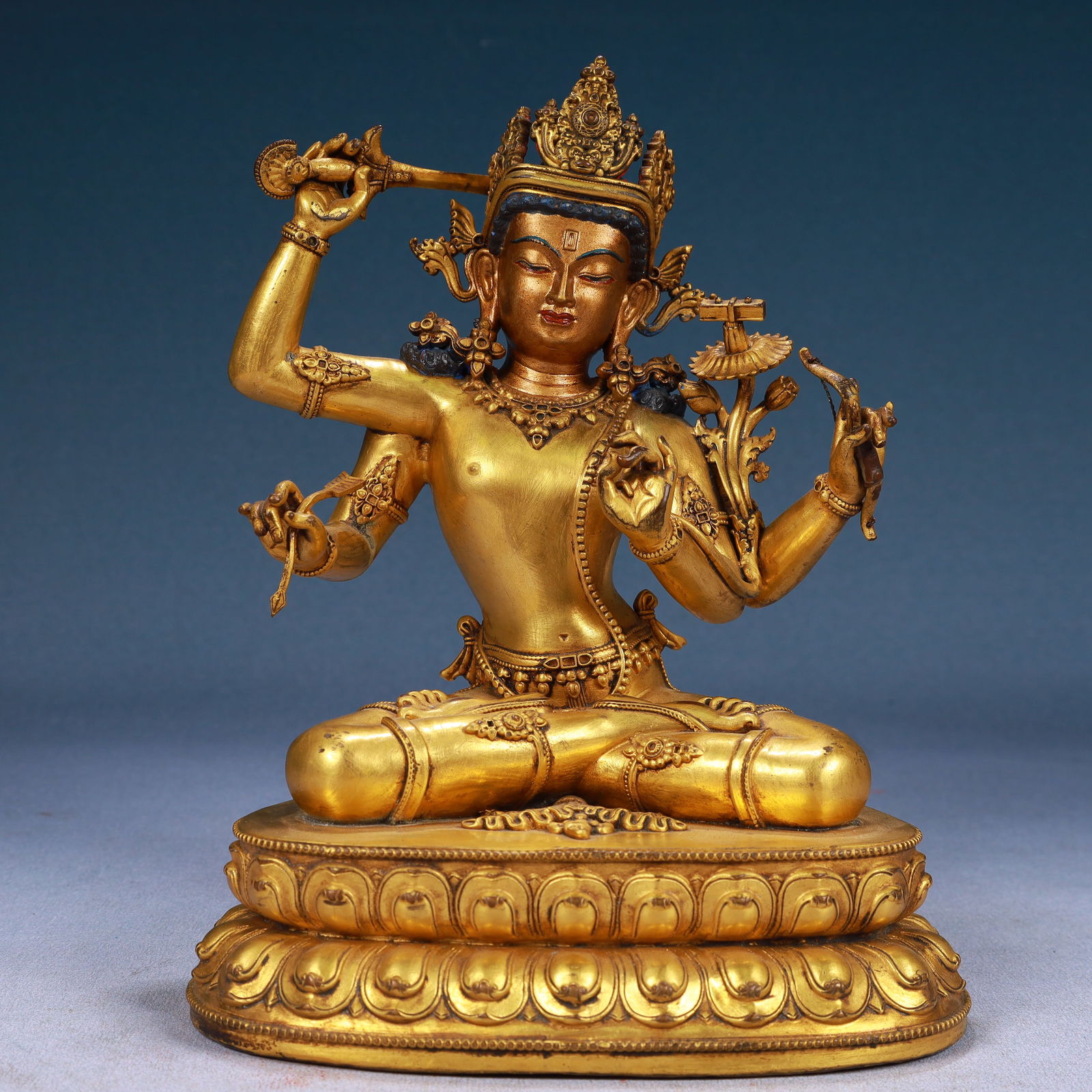 A Solemn Gilt Bronze Statue of Manjusri: A Solemn Gilt Bronze Statue of Manjusri,Qing Dynasty, China,Size:7.1inx5.5inx9.1in,Weight:2350g 铜鎏金文殊菩萨像,中国清代