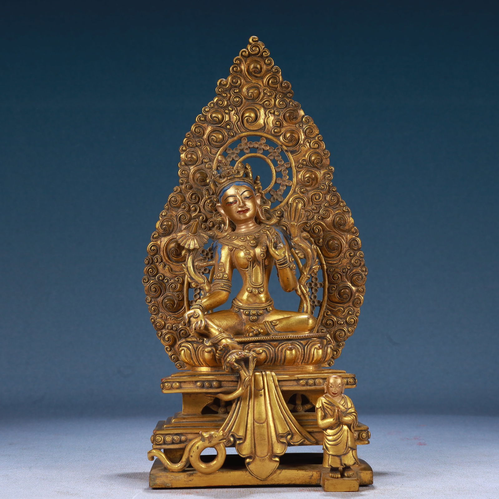 A Solemn Gilt Bronze Statue of Amitayus: A Solemn Gilt Bronze Statue of Amitayus,Qing Dynasty, China,Size:4.7inx3.5inx10.6in,Weight:1950g 铜鎏金无量寿佛像,中国清代