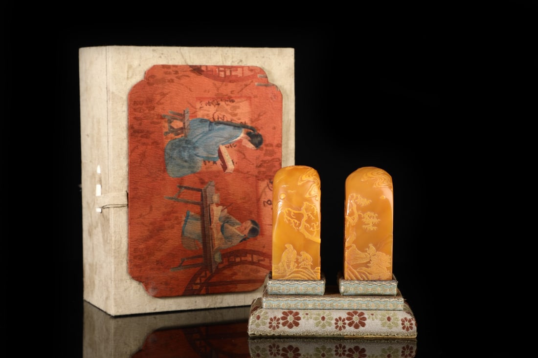 A Pair of Exquisite Tianhuang Stone Landscape and Figure Pattern Seals: A Pair of Exquisite Tianhuang Stone Landscape and Figure Pattern Seals,Qing Dynasty, China,Qianlong Mark,Size:3.1inx1.4in,Total Weight:442g 
