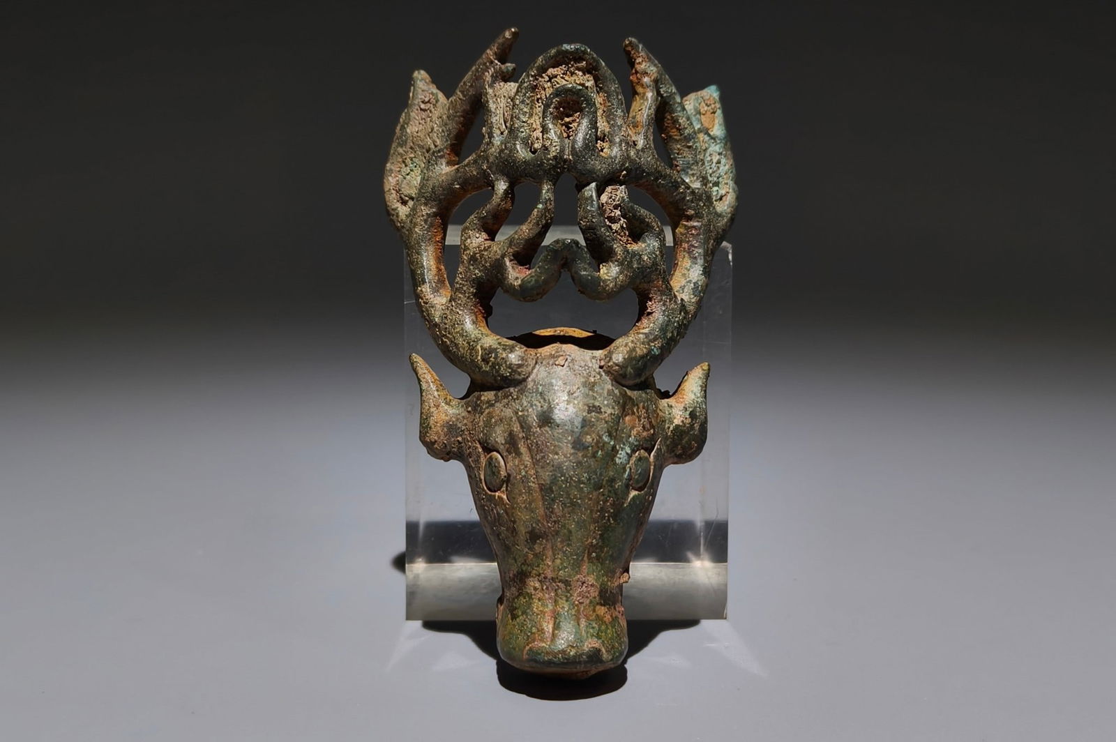 An Archaic Bronze Deer-head Ornament (1 of 9)