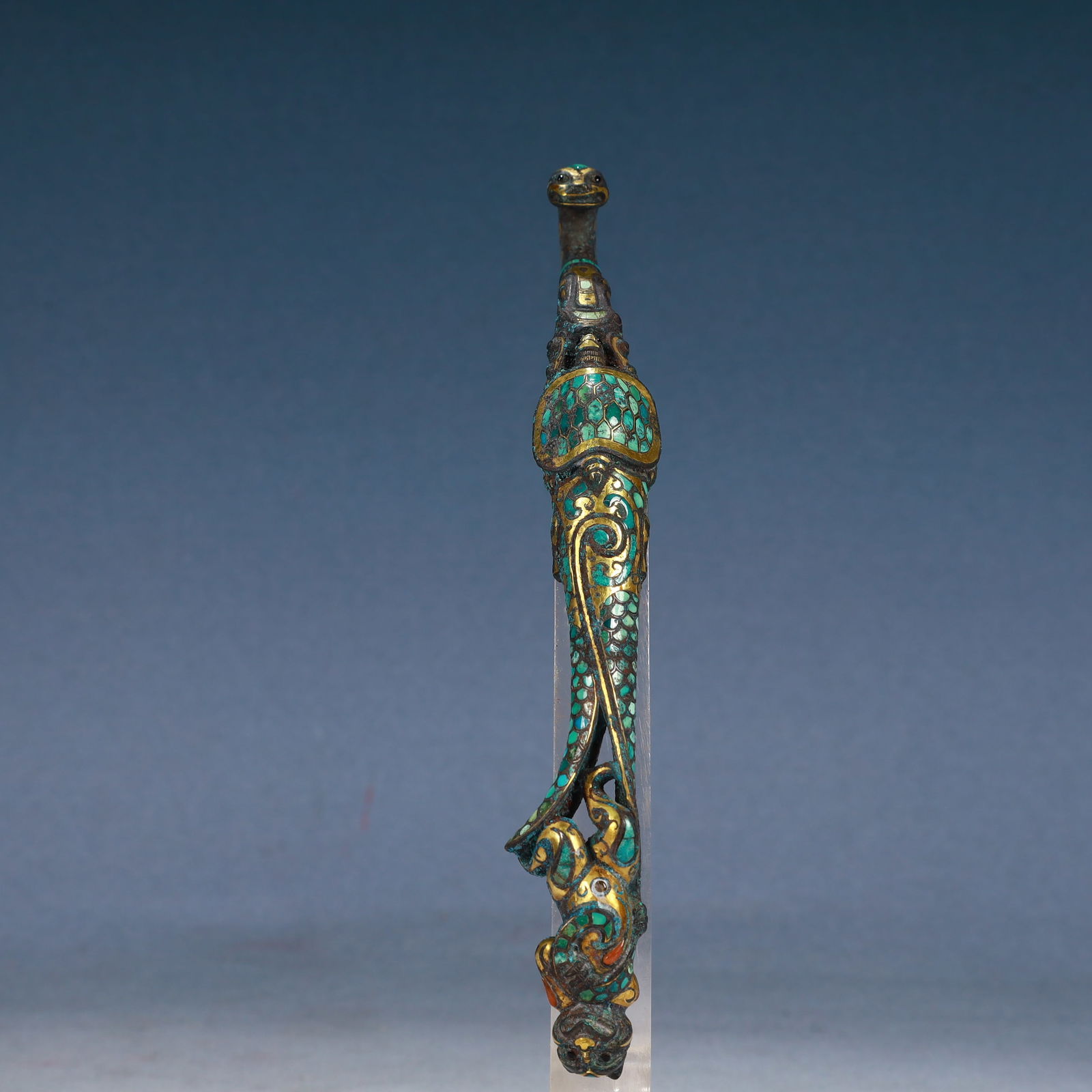 An Archaic Bronze Inlaid Gold Beast-head Hook,Inlaid Turquoise: An Archaic Bronze Inlaid Gold Beast-head Hook,Inlaid Turquoise,Qing Dynasty, China,Size:7.9inx1.2inx1.8in,Weight:250g 青铜错金兽首带钩,嵌绿&