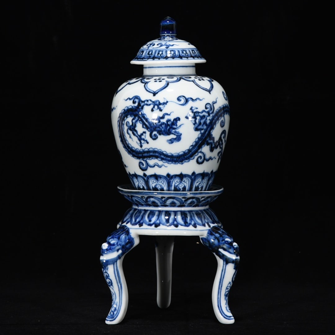 A Rare Blue and White Dragon and Phoenix Pattern Cover Jar,With Tripod Base (1 of 10)