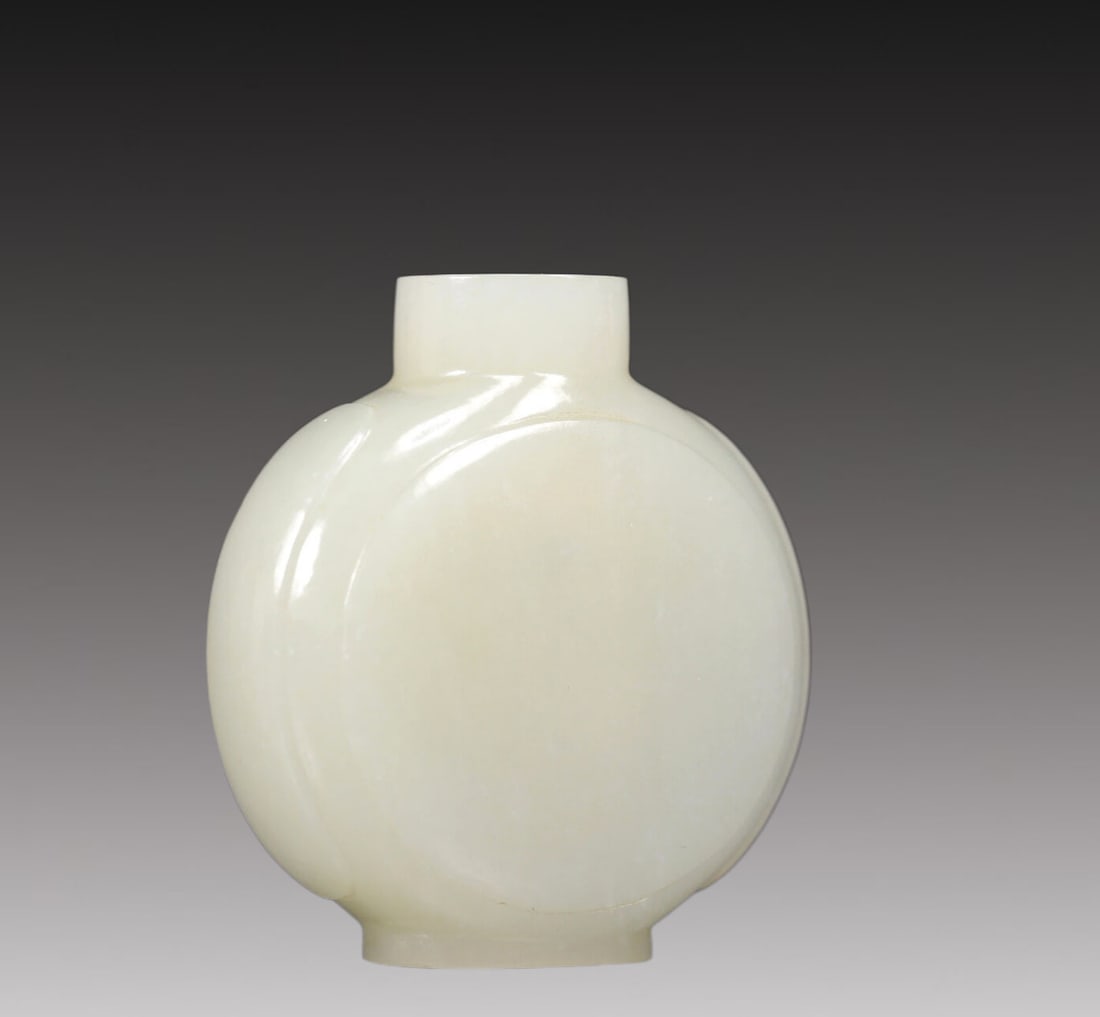 A Precious White Jade Snuff Bottle - 4
