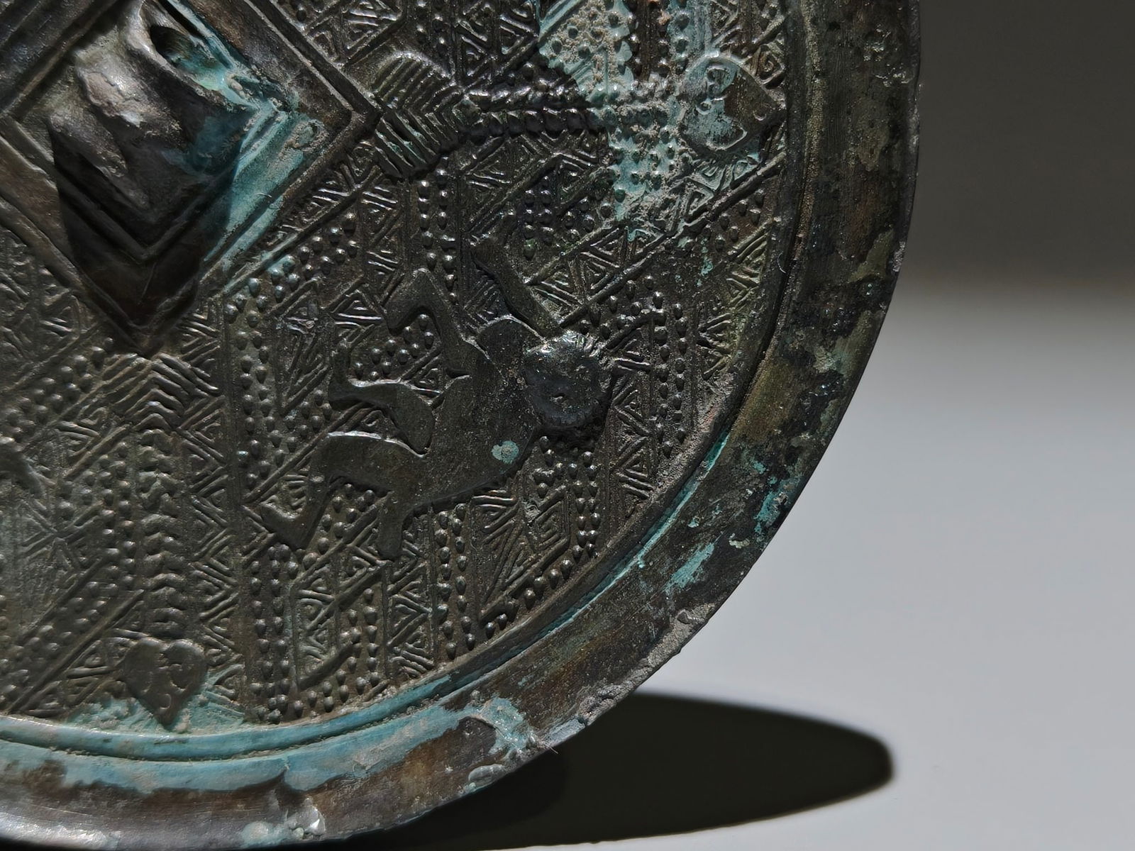 An Archaic Bronze Monkey Pattern Round Mirror - 5