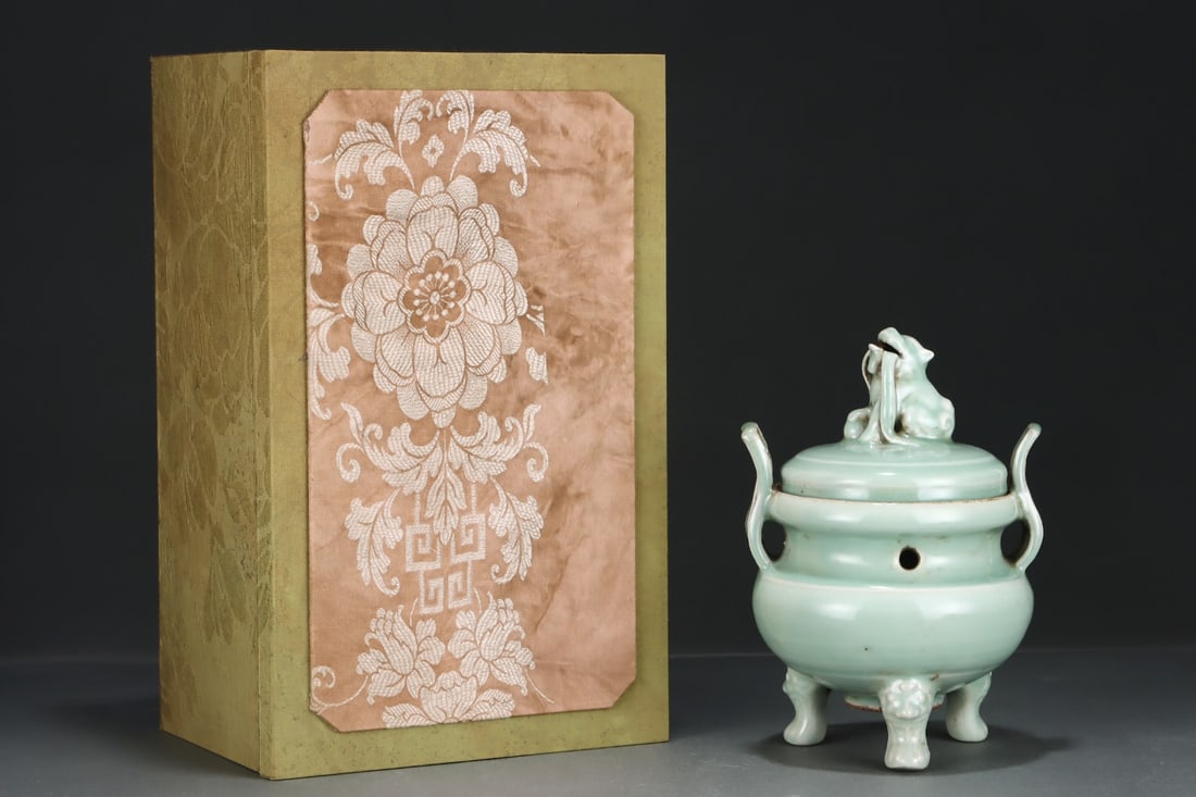 An Exquisite Longquan yao Celadon Glazed Double-Ears and Tripod Censer,With Beast Cover: An Exquisite Longquan yao Celadon Glazed Double-Ears and Tripod Censer,With Beast Cover,Yuan Dynasty, China,Size:8.8inx6.1in 