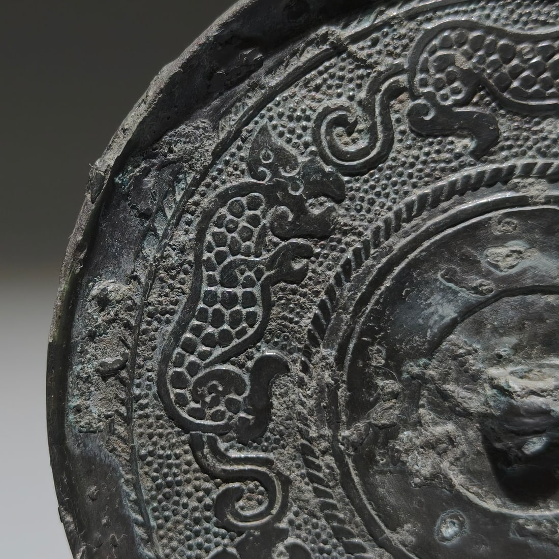 An Archaic Bronze Auspicious Beast Pattern Round Mirror - 4