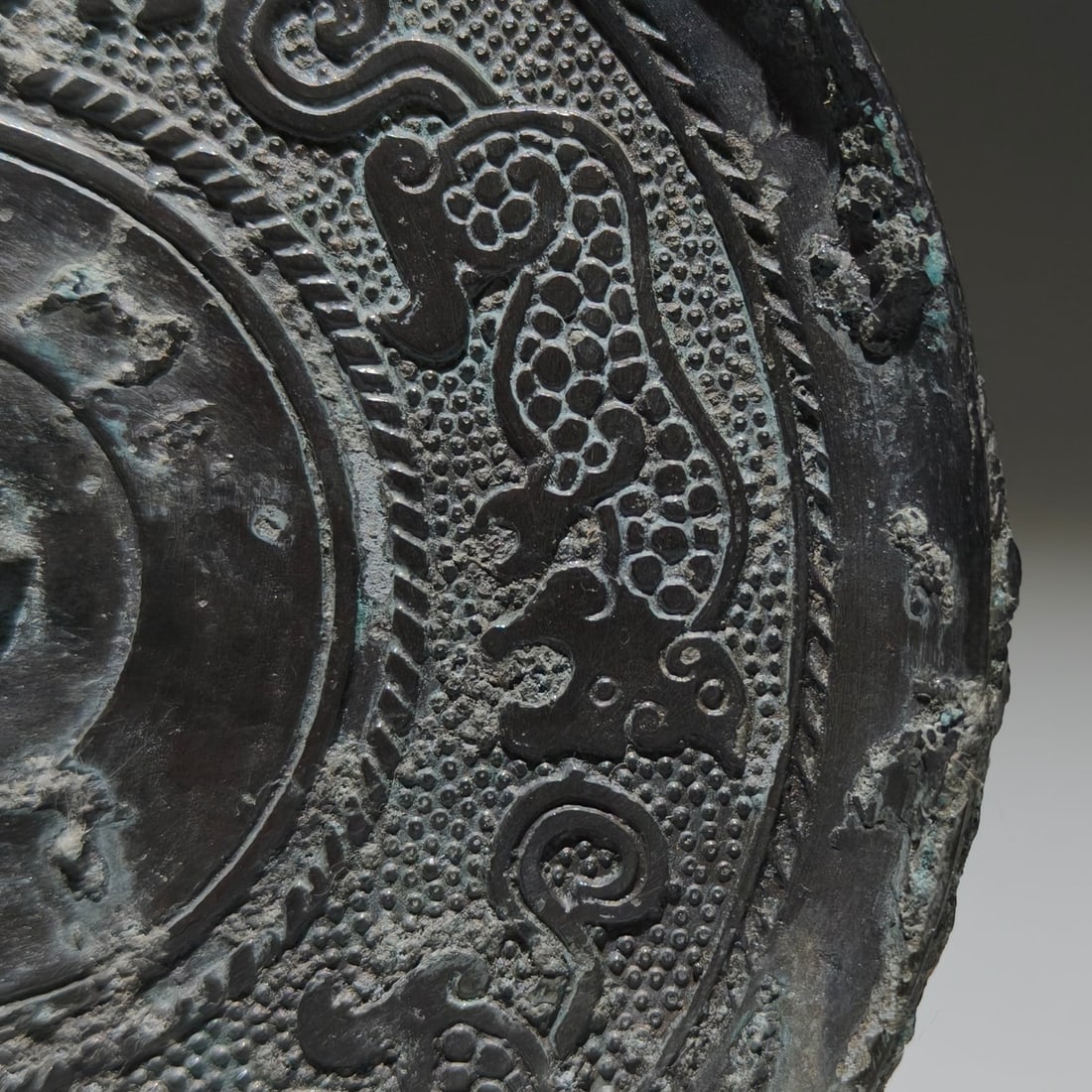 An Archaic Bronze Auspicious Beast Pattern Round Mirror - 5