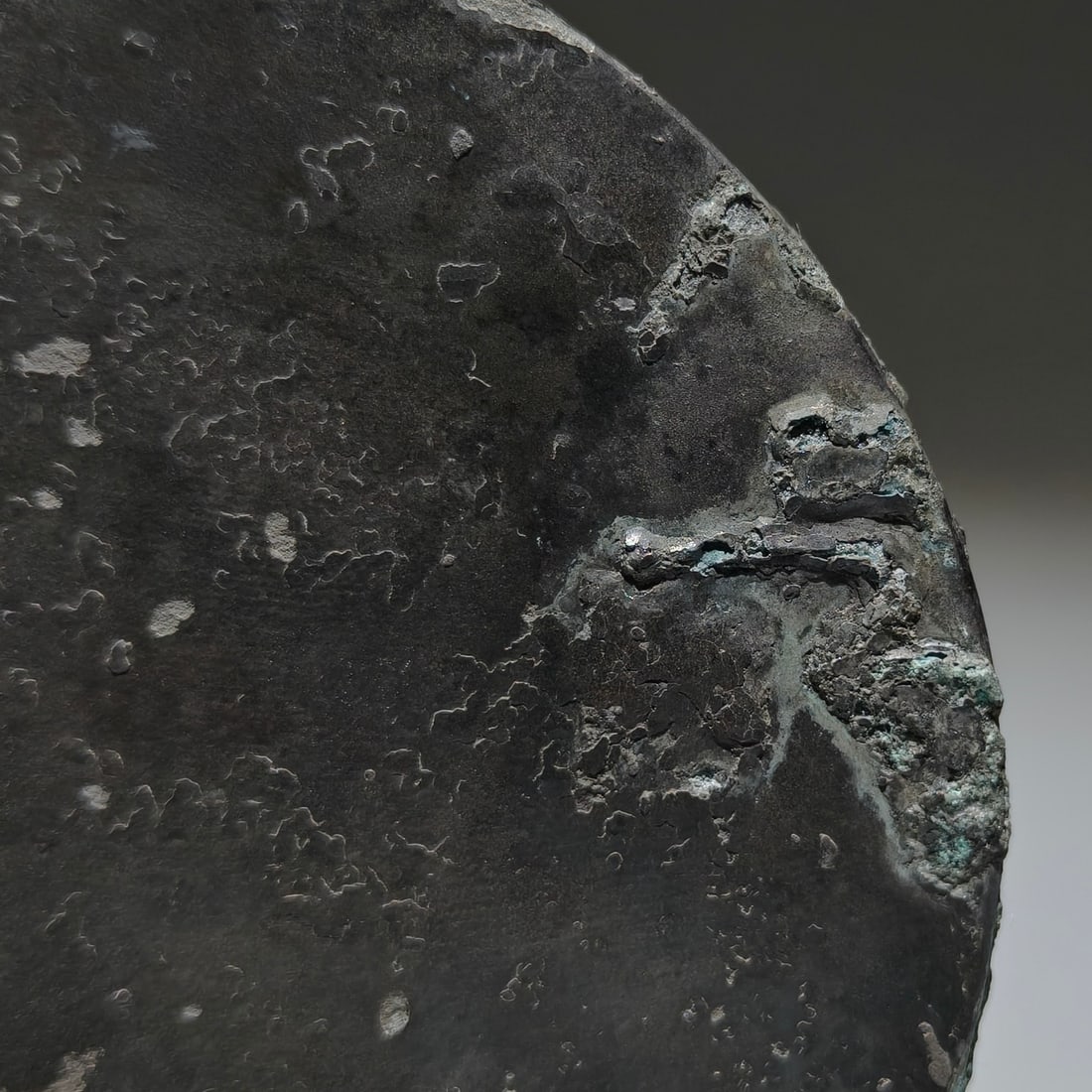 An Archaic Bronze Auspicious Beast Pattern Round Mirror - 9