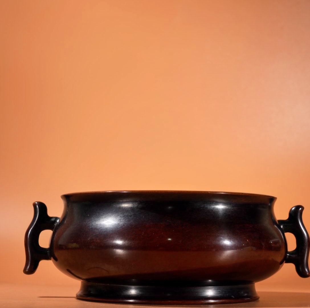 An Exquisite Bronze Double-Ears Censer (1 of 9)