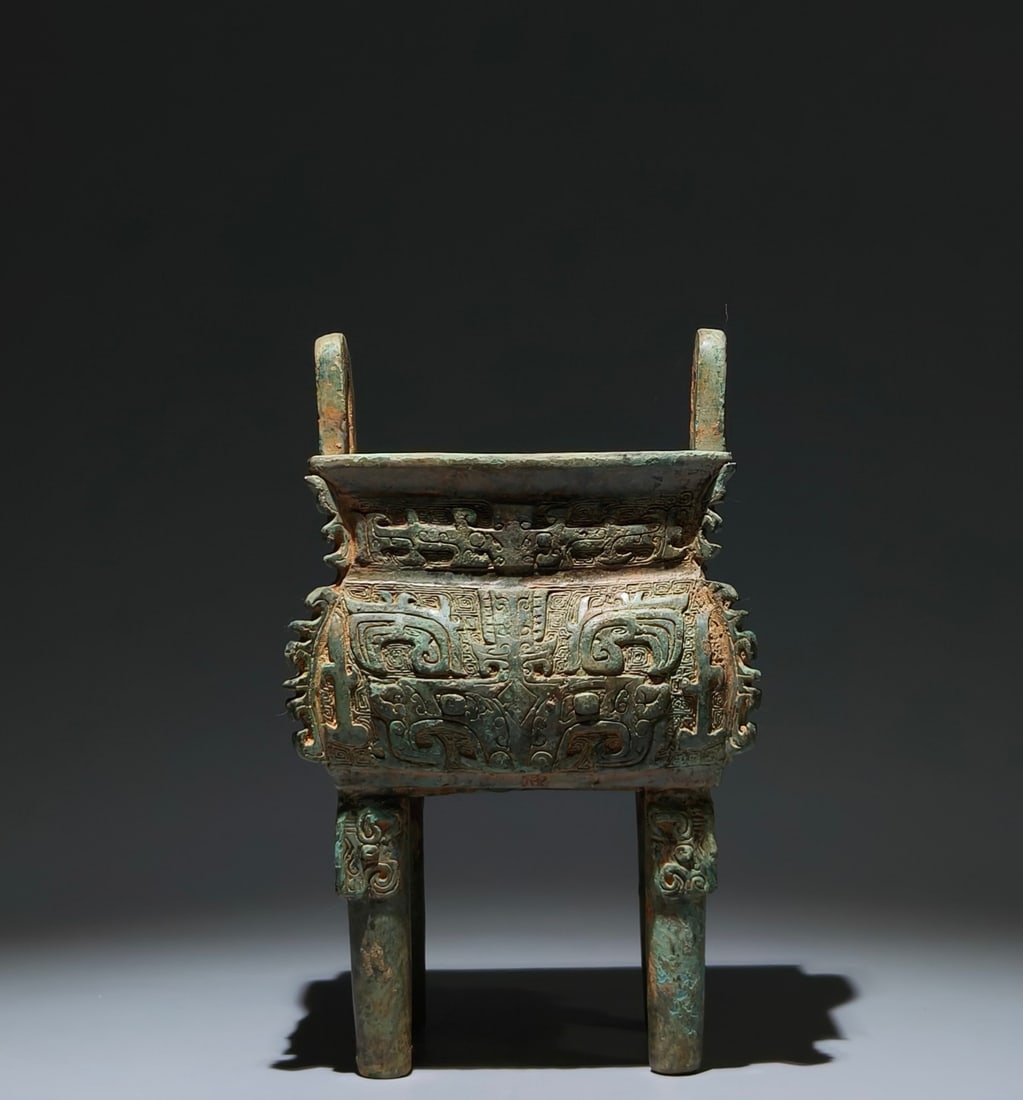 An Archaic Bronze Beast-Face Pattern Double-Ears Four Legs Food Vessel,With Inscription (1 of 9)