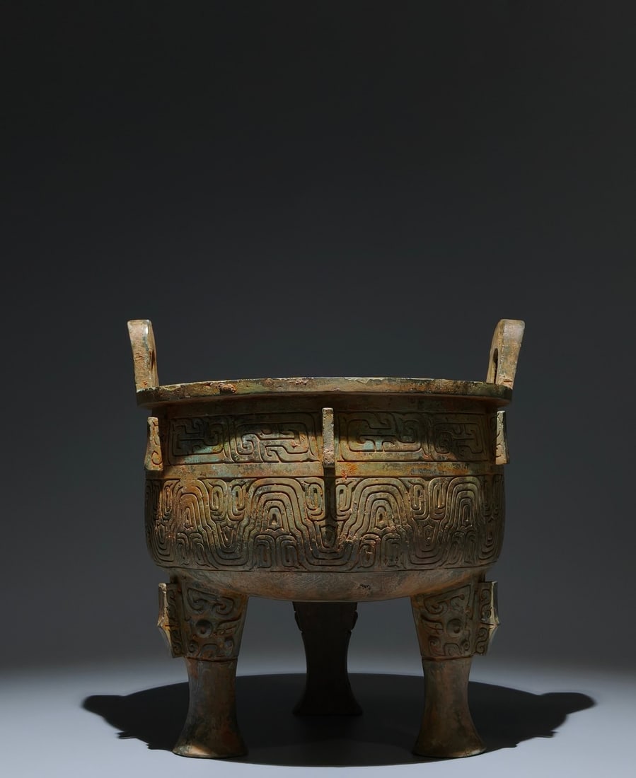 An Archaic Bronze Double-Ears and Tripod Food Vessel: An Archaic Bronze Double-Ears and Tripod Food Vessel,Shang Dynasty, China,Size:10.6inx9.4in 青铜双耳三足食器,中国商代