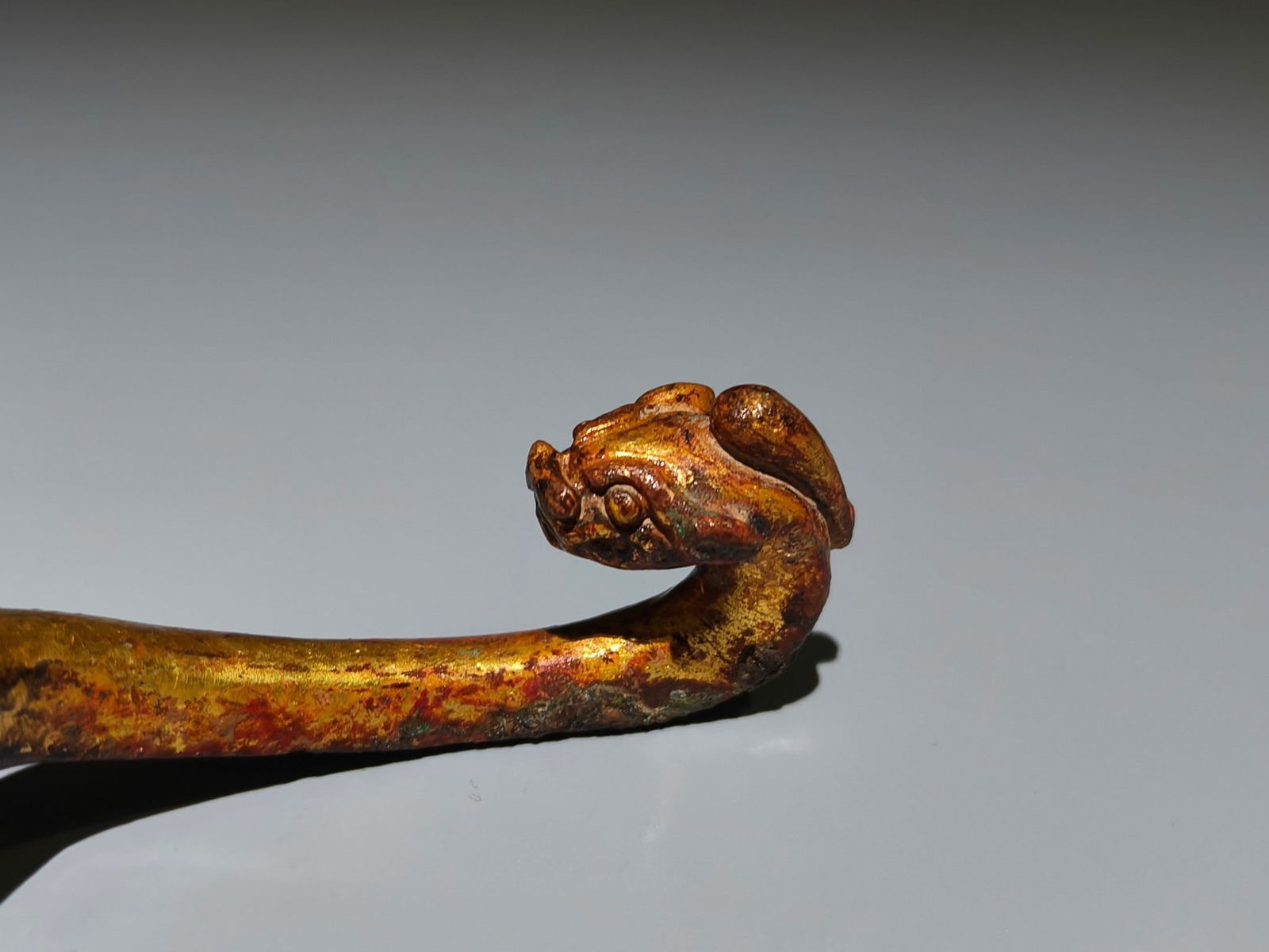 An Exquisite Gilt Bronze Dragon Phoenix Pattern Hook - 2