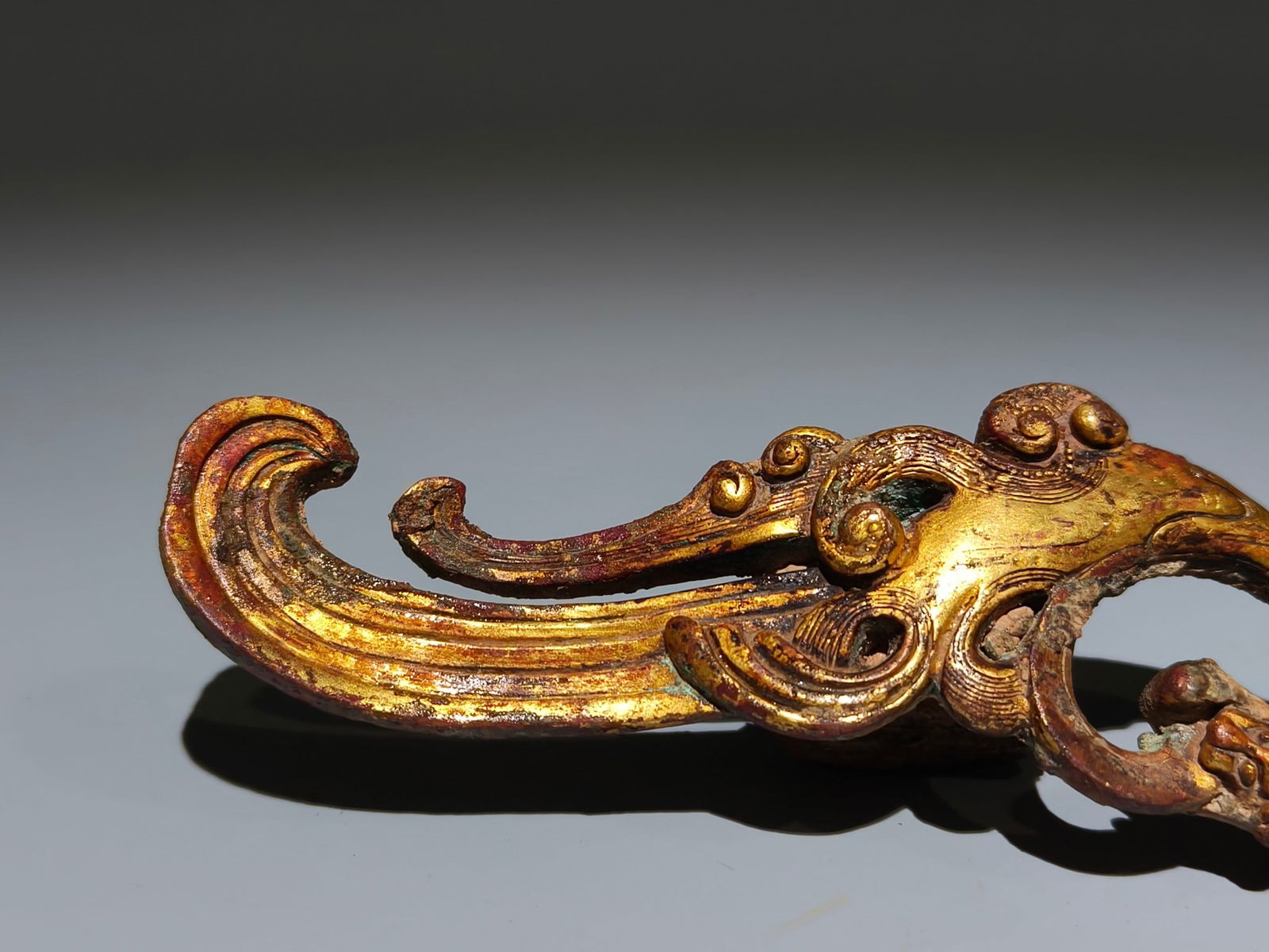 An Exquisite Gilt Bronze Dragon Phoenix Pattern Hook - 4