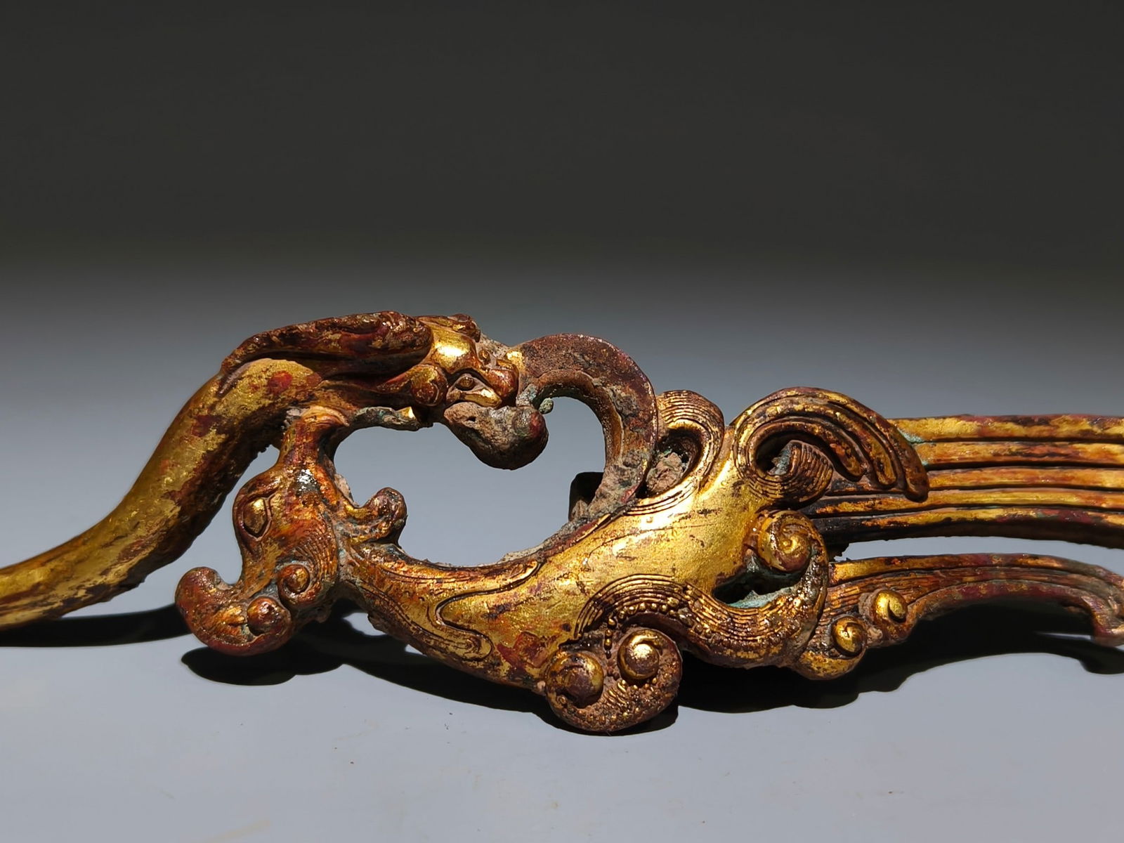 An Exquisite Gilt Bronze Dragon Phoenix Pattern Hook - 7
