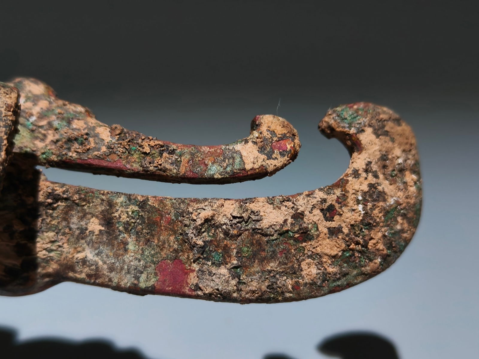 An Exquisite Gilt Bronze Dragon Phoenix Pattern Hook - 9