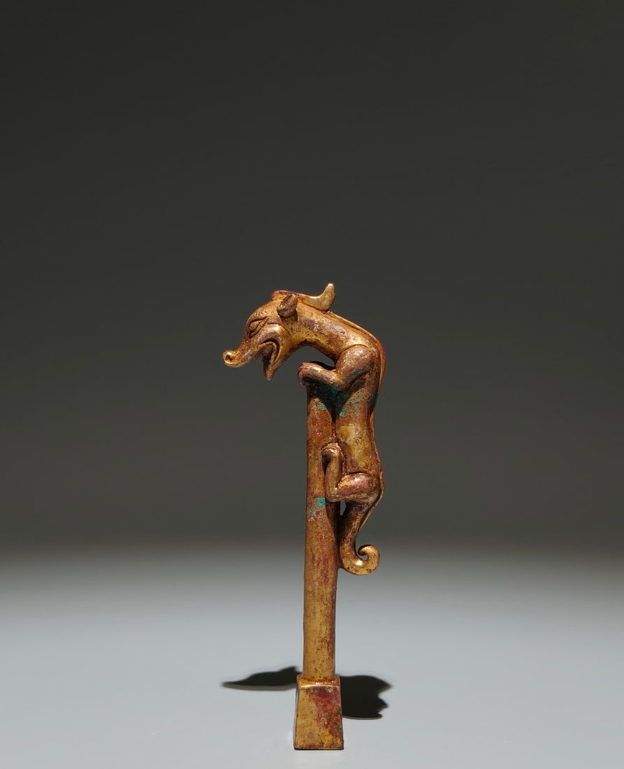 An Exquisite Gilt Bronze Dragon Pattern Pommel (1 of 9)