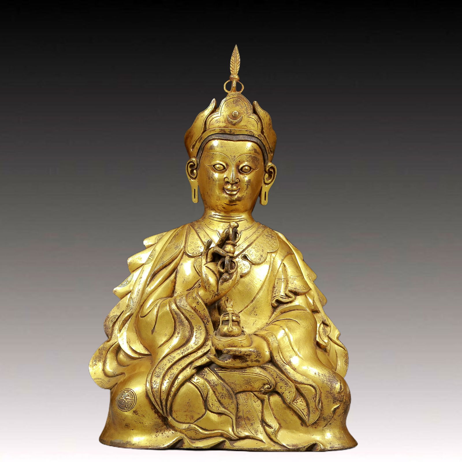 A Solemn Gilt Bronze Statue of Guru: A Solemn Gilt Bronze Statue of Guru,Ming Dynasty, China,Size:7.5inx3.9inx11.8in,Weight:4650g 铜鎏金上师像，明代