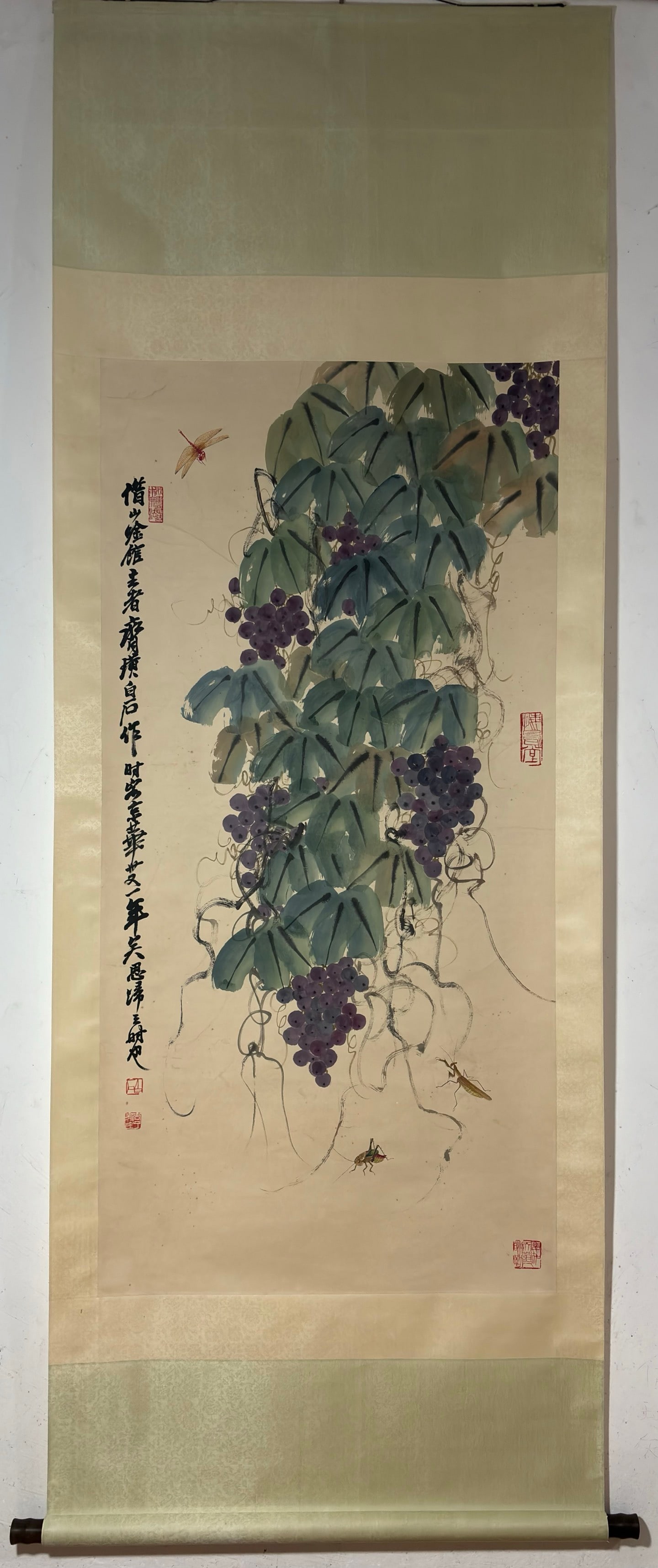 A Chinese Vertical Scroll Ink Painting of Grapes on Paper,Qi Baishi (1 of 9)